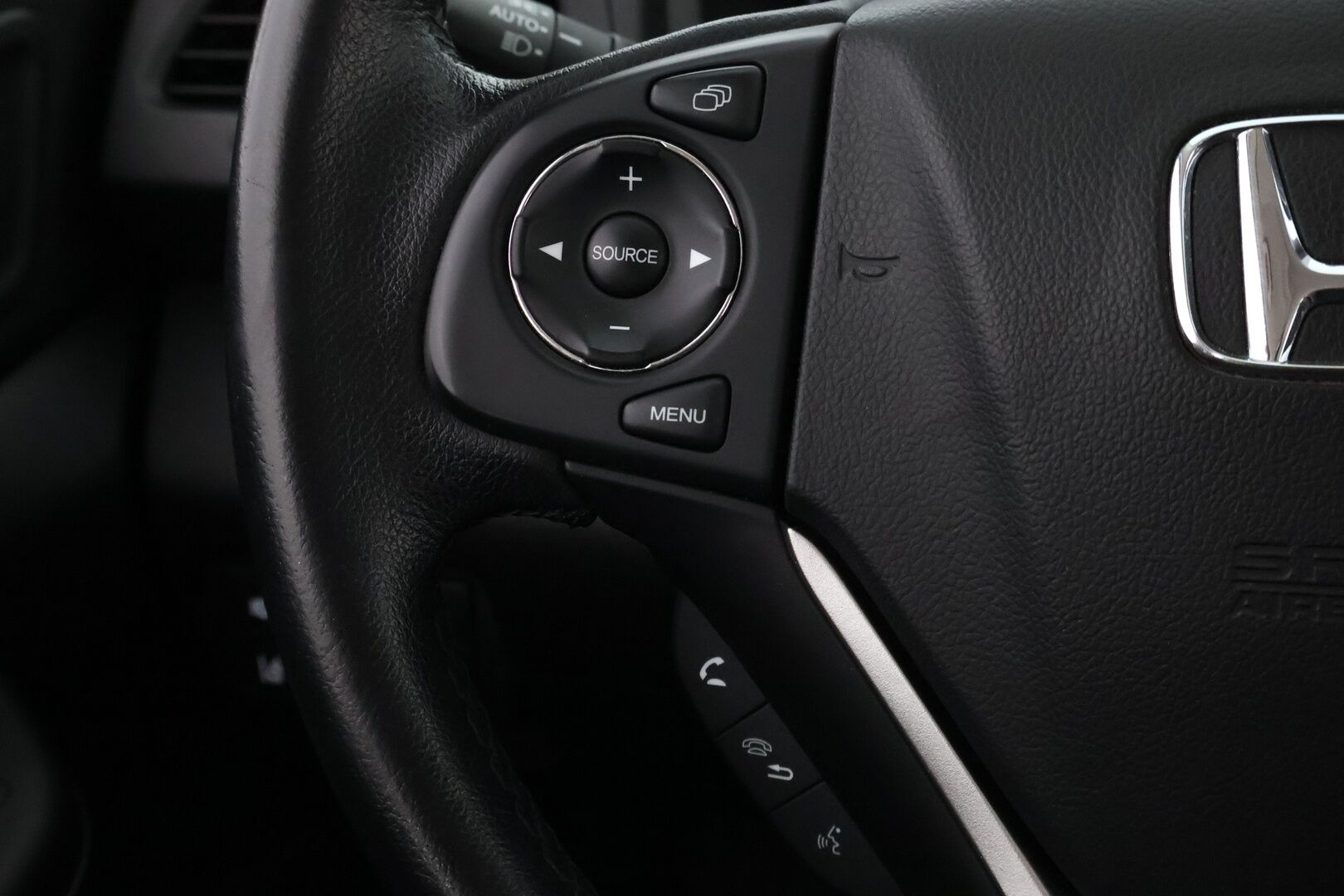 Honda CR-V 2015 1,6 Diesel Elegance AT 4WD * Vetokoukku / Nahkasisusta / Lasikatto / Peruutuskamera / Lohko & Sisäpistoke / Sähköluukku!