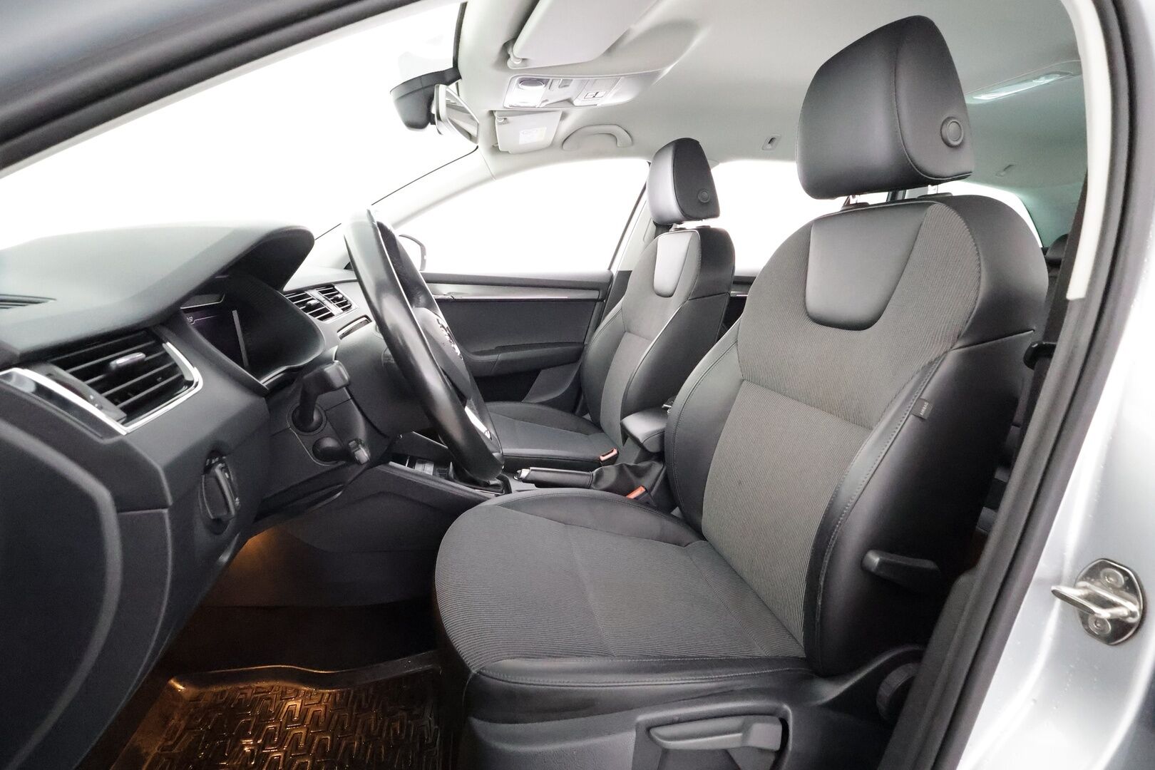 Skoda Octavia 2020 Combi 1,5 TSI Style DSG Autom. - | ACC | Webasto | Koukku | Canton | Digimittaristo | Puolinahat | P.kamera | Keyless | LED | Lämm. ratti | Navi | Merkkihuollot | 2x alut | 