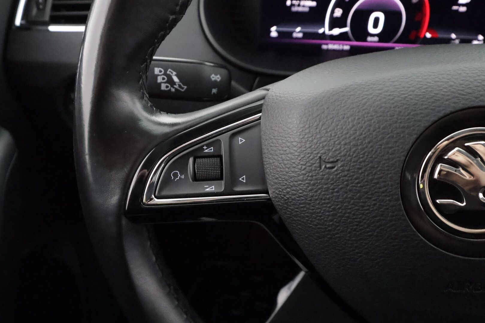 Skoda Octavia 2020 Combi 1,5 TSI Style DSG Autom. - | ACC | Webasto | Koukku | Canton | Digimittaristo | Puolinahat | P.kamera | Keyless | LED | Lämm. ratti | Navi | Merkkihuollot | 2x alut | 