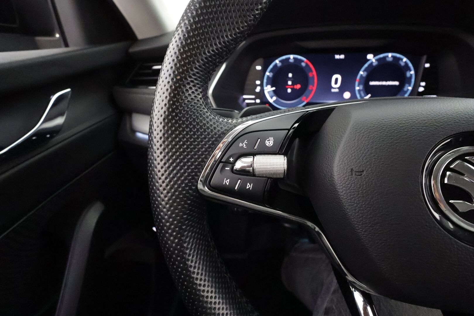 Skoda Octavia 2023 Combi 2.0 TDI 150 4x4 Style Nordic Edition DSG * Webasto / Koukku / ACC / Matrix / P.kamera / Navi * - 1-om Suomi-auto / Kahdet renkaat aluvanteilla / Merkkihuollot