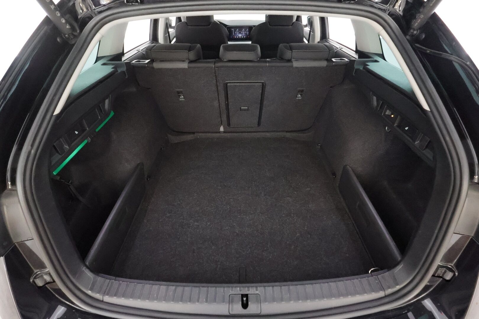 Skoda Octavia 2023 Combi 2.0 TDI 150 4x4 Style Nordic Edition DSG - Webasto / Koukku / ACC / Matrix / P.kamera / Navi / 1-om Suomi-auto / Kahdet renkaat aluvanteilla / Merkkihuollot