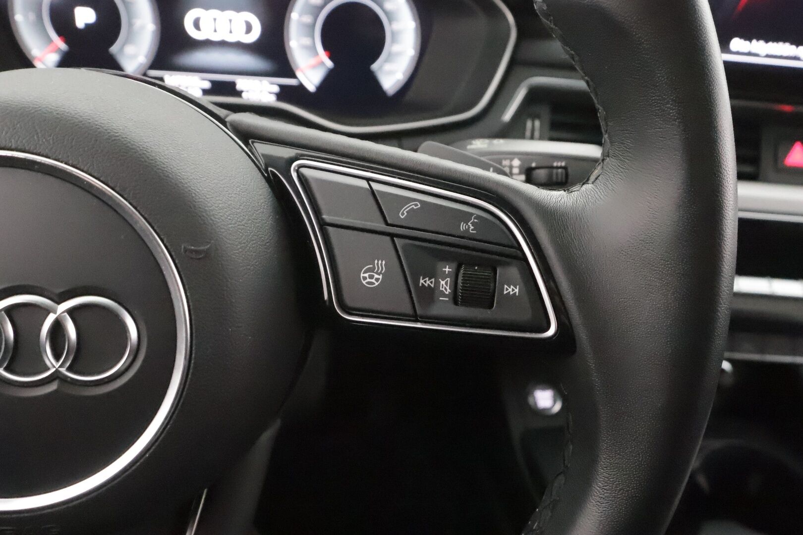 Audi A4 2023 Sedan Progress 40 TFSI 150 kW MHEV quattro S tronic - | Vakkari | Webasto | Koukku | P.Kamera | LED | Sporttipenkit | Ratinlämmitys | Apple&Android | 1.Om Suomi-auto | Kahdet Renkaat | Merkkihuollettu |