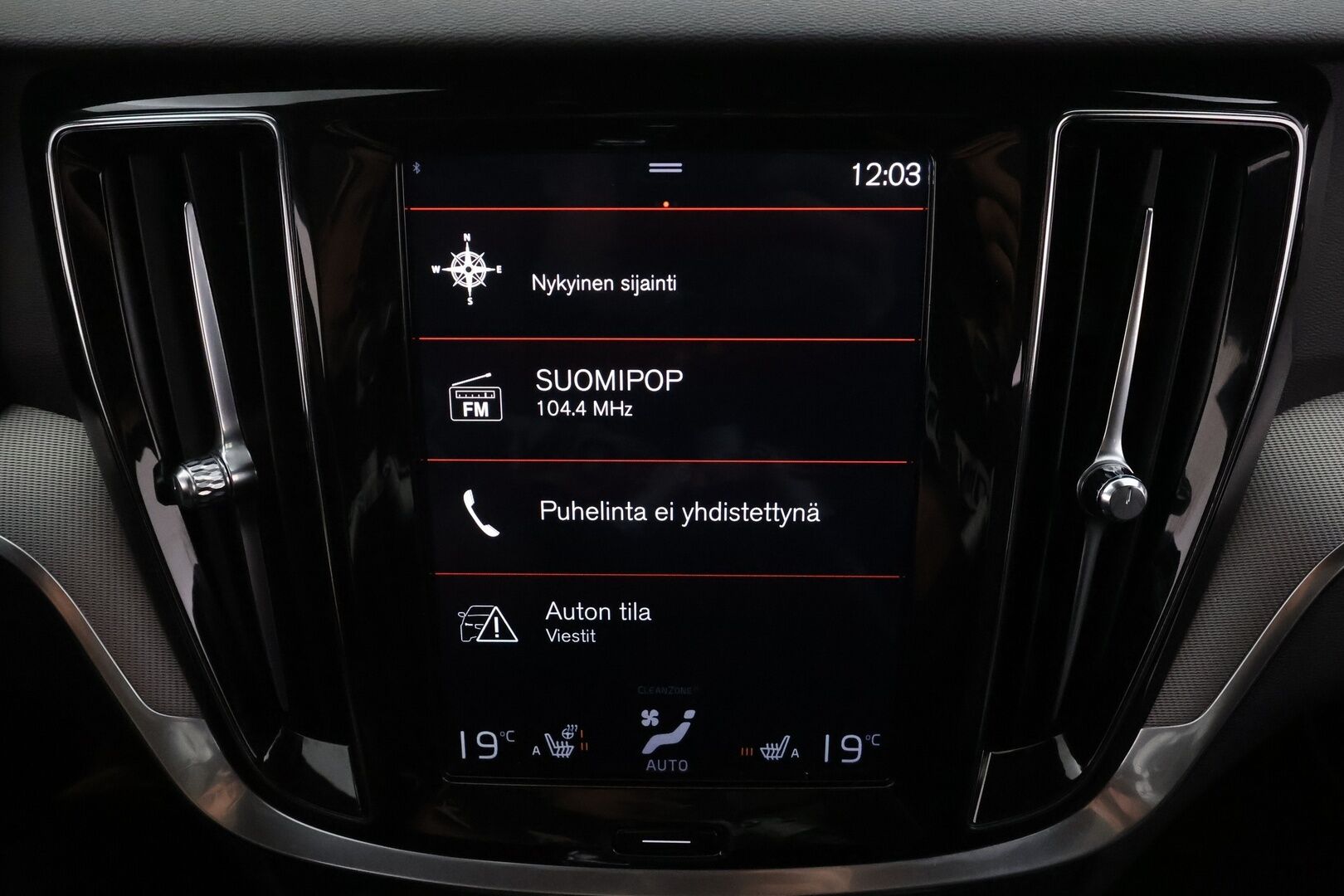 Volvo V60 2019 T8 AWD R-Design aut * Pilot assist / Webasto / Koukku / Panoraama / Muistipenkki / LED / P.kamera / Apple&Android * - Kahdet Renkaat