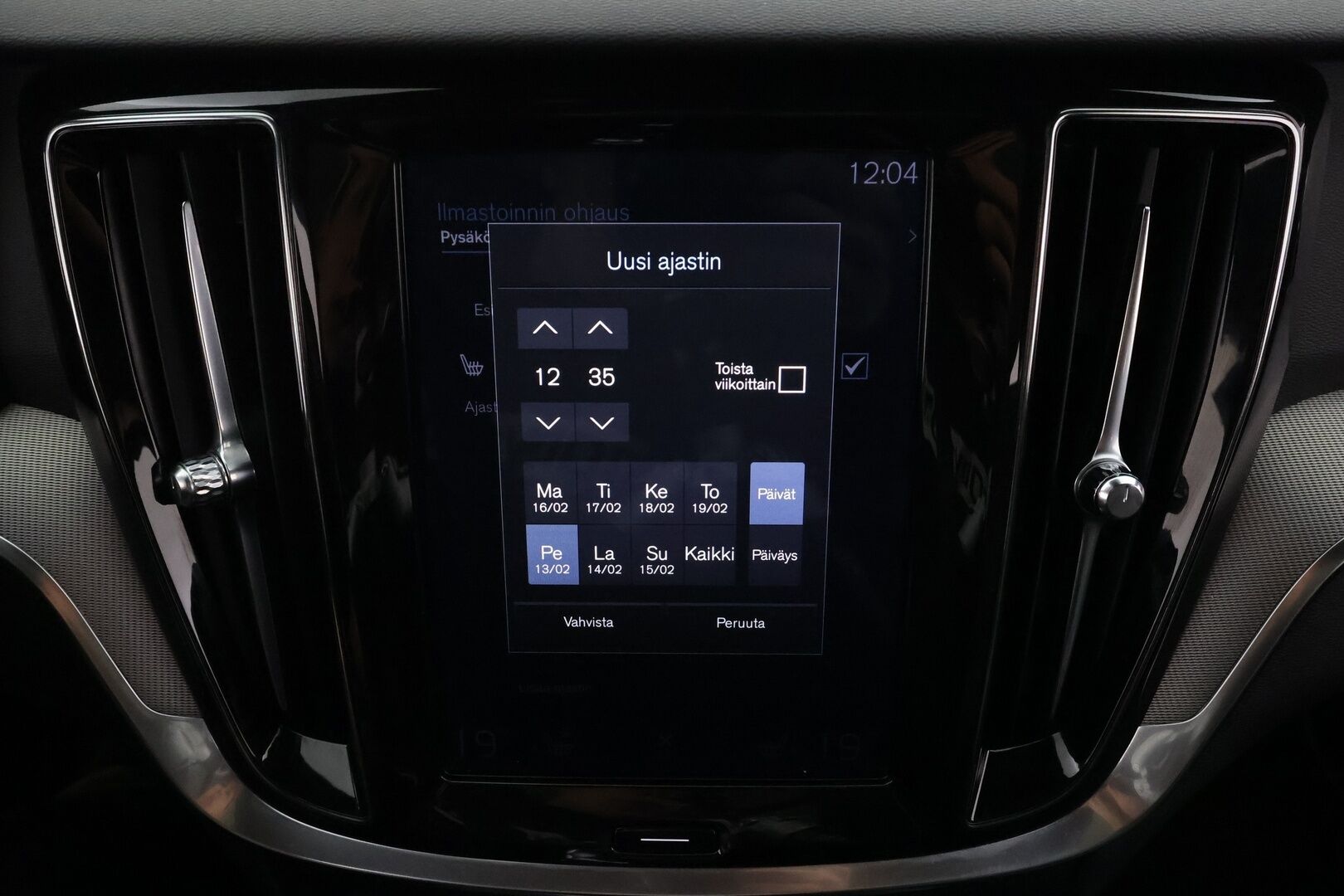 Volvo V60 2019 T8 AWD R-Design aut * Pilot assist / Webasto / Koukku / Panoraama / Muistipenkki / LED / P.kamera / Apple&Android * - Kahdet Renkaat