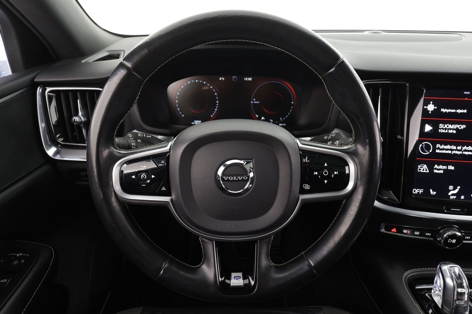 Volvo V60 2019 T8 AWD R-Design aut * Pilot assist / Webasto / Koukku / Panoraama / Muistipenkki / LED / P.kamera / Apple&Android * - Kahdet Renkaat