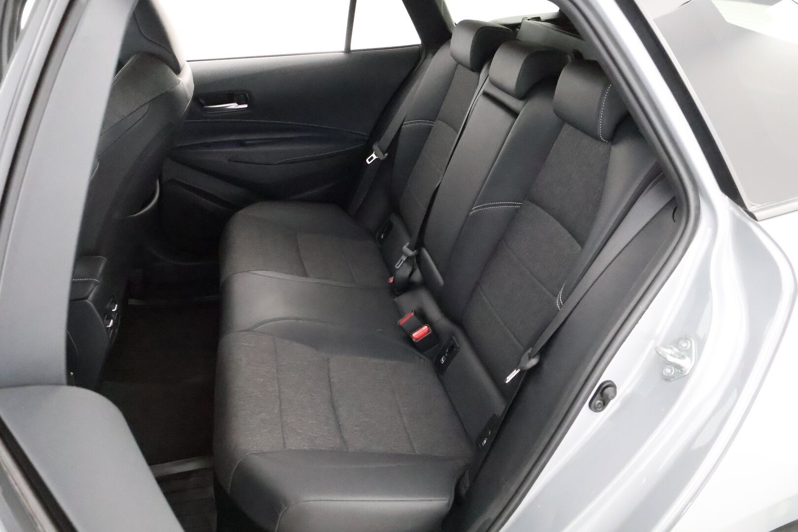 Toyota Corolla 2023 Touring Sports 1,8 Hybrid Prestige Edition - Suomiauto / Merkkihuollot / Adapt.Vakkari / Peruutuskamera / Puolinahkasisusta / Adapt.LED / Navi / Huippuvarusteet / Erikoisväri!