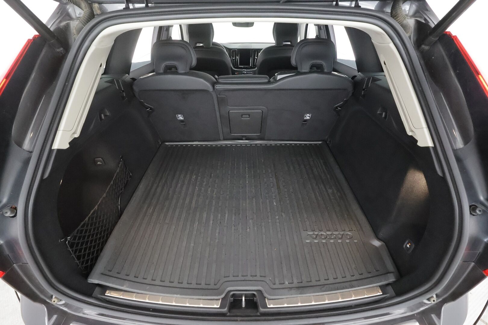 Volvo XC60 2023 T6 AWD Long Range Plus Bright aut - | Webasto | Koukku | ACC | Panorama | 360 | Sporttinahat Muistilla | Full-LED | HP Audio | Kaistavahti | Katveavustin | Navi | Keyless | 1-om Suomi-auto | Merkkihuollot | Kahdet renkaat |