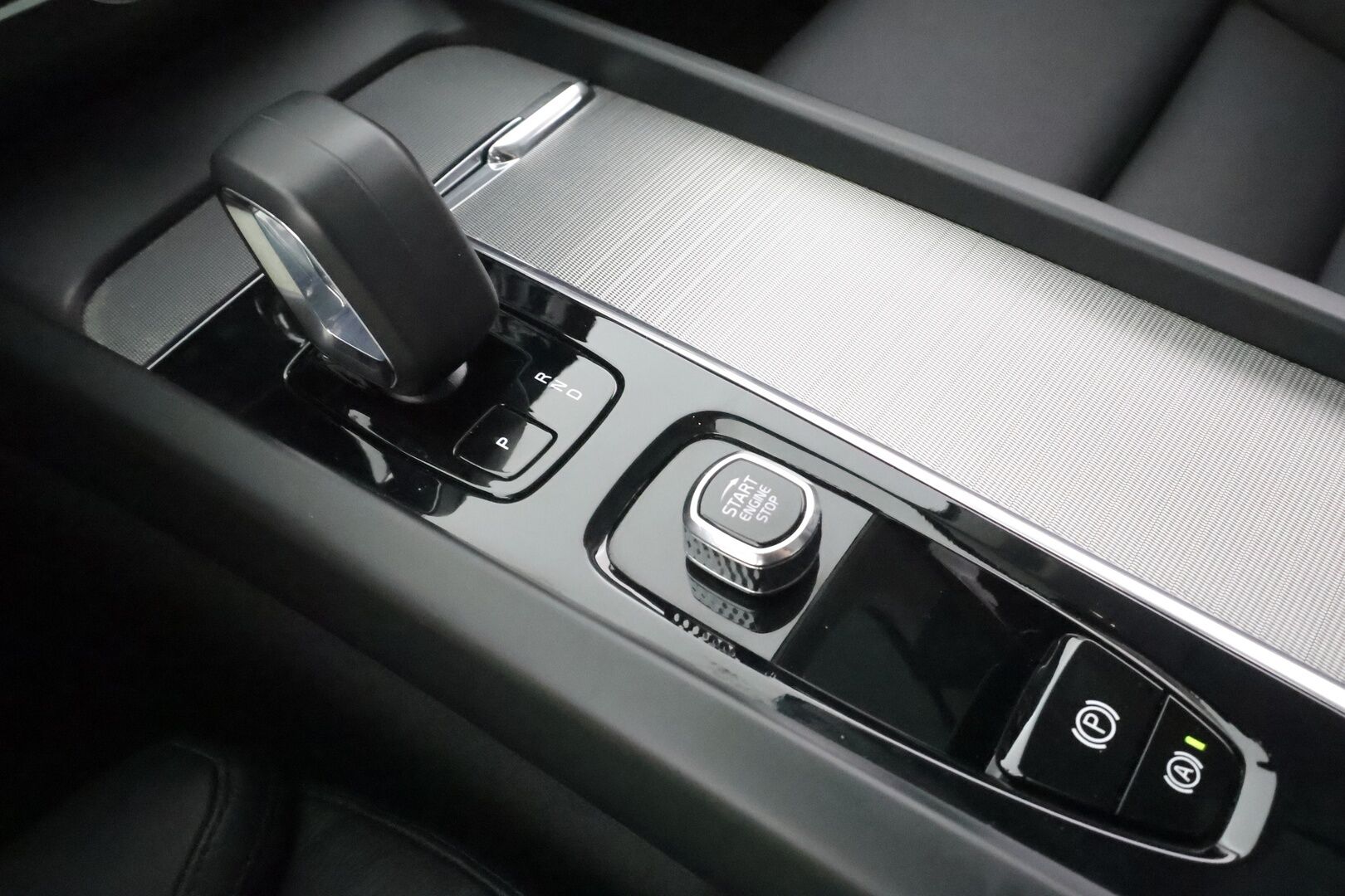 Volvo XC60 2023 T6 AWD Long Range Plus Bright aut - | Webasto | Koukku | ACC | Panorama | 360 | Sporttinahat Muistilla | Full-LED | HP Audio | Kaistavahti | Katveavustin | Navi | Keyless | 1-om Suomi-auto | Merkkihuollot | Kahdet renkaat |
