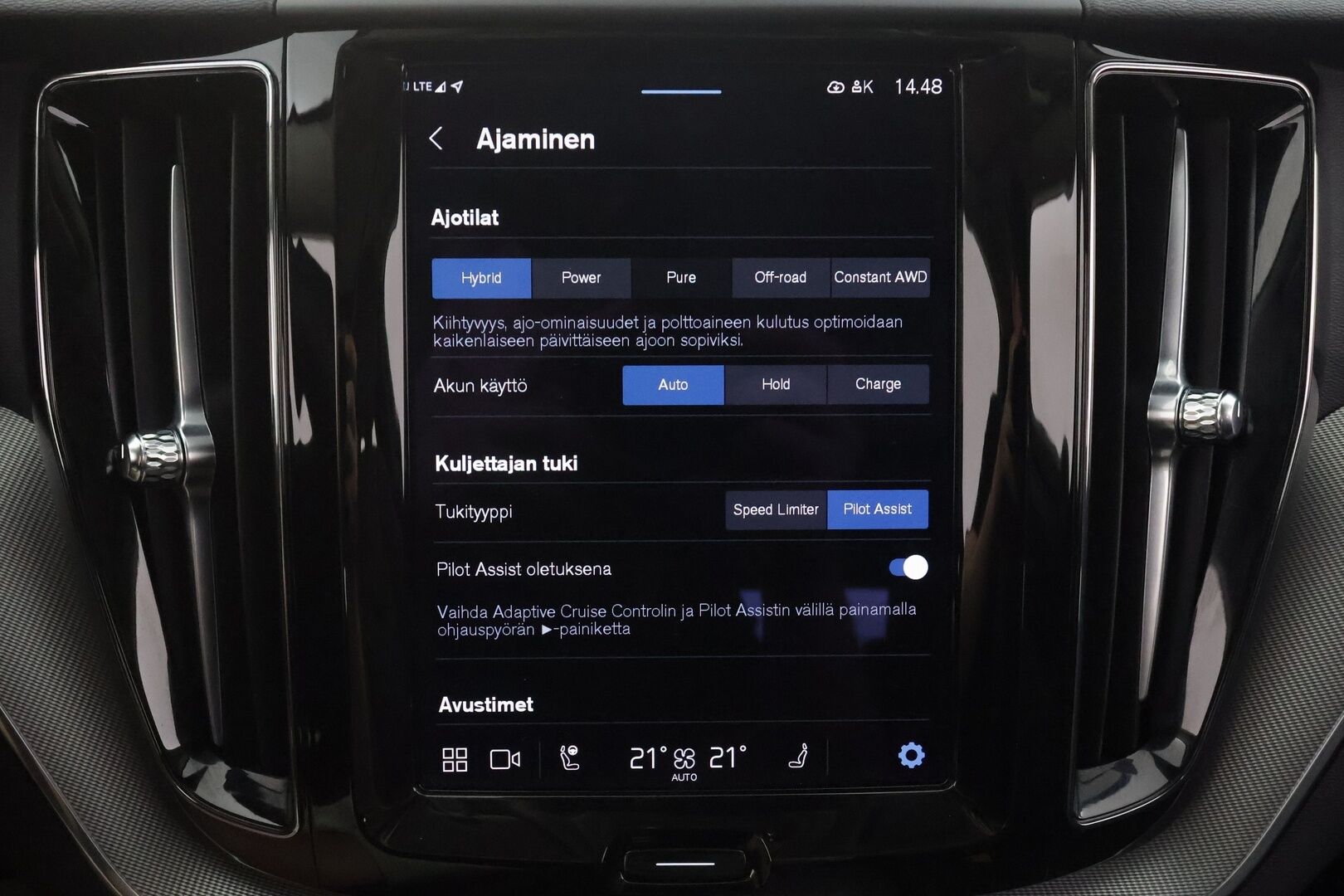 Volvo XC60 2023 T6 AWD Long Range Plus Bright aut - | Webasto | Koukku | ACC | Panorama | 360 | Sporttinahat Muistilla | Full-LED | HP Audio | Kaistavahti | Katveavustin | Navi | Keyless | 1-om Suomi-auto | Merkkihuollot | Kahdet renkaat |