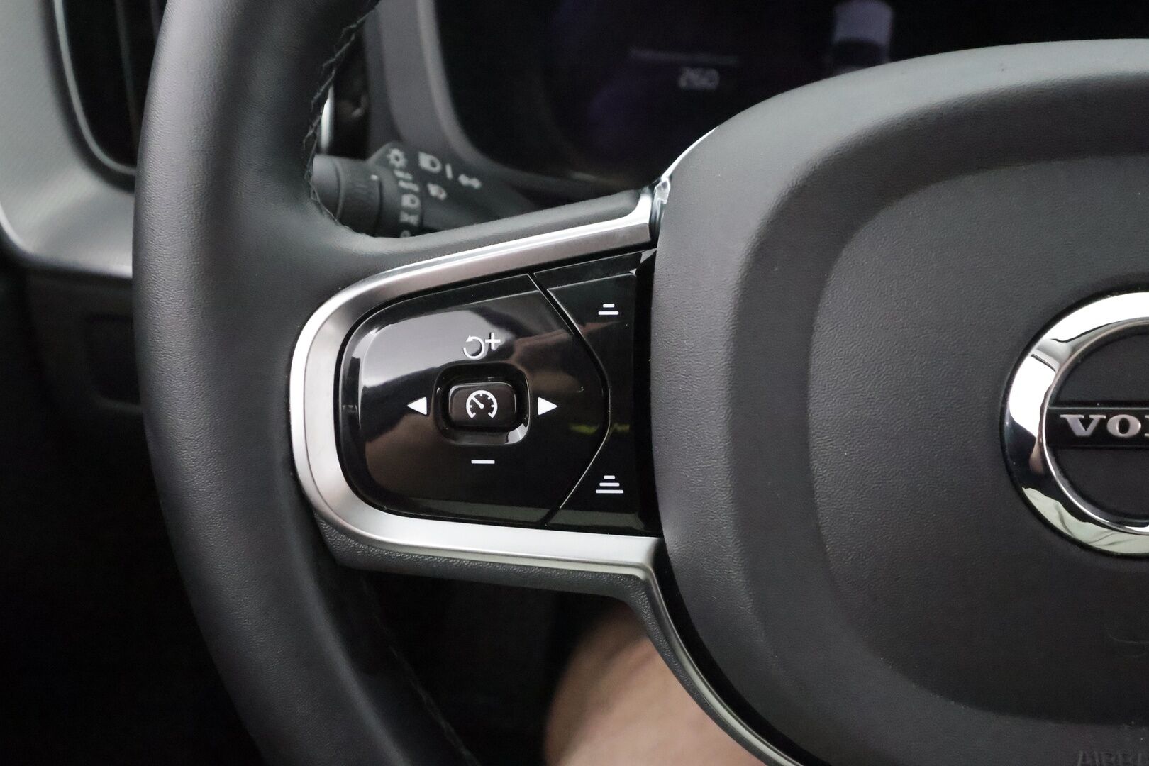 Volvo XC60 2023 T6 AWD Long Range Plus Bright aut - | Webasto | Koukku | ACC | Panorama | 360 | Sporttinahat Muistilla | Full-LED | HP Audio | Kaistavahti | Katveavustin | Navi | Keyless | 1-om Suomi-auto | Merkkihuollot | Kahdet renkaat |