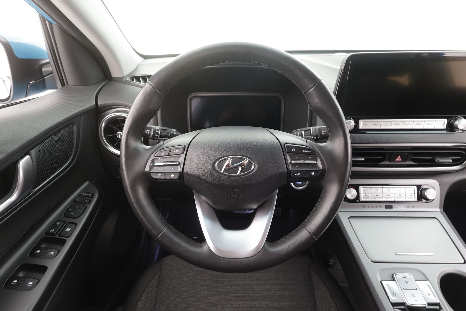 Hyundai KONA 2022 Electric 64 kWh 204 hv Comfort - | ACC | ILP | Vetokoukku | HUD | Krell | HDA | LED | Digimittaristo | P.kamera | Blind spot assist | RCTA | Lämm. ratti | Apple & Android | 