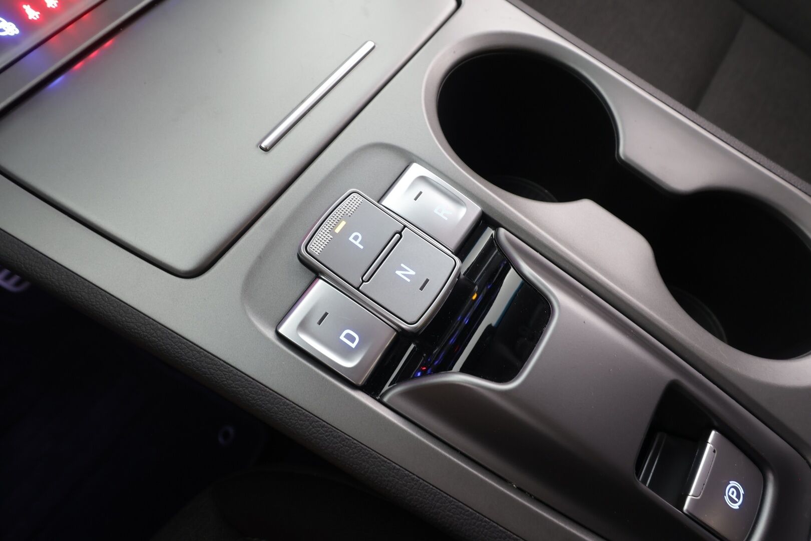 Hyundai KONA 2022 Electric 64 kWh 204 hv Comfort - | ACC | ILP | Vetokoukku | HUD | Krell | HDA | LED | Digimittaristo | P.kamera | Blind spot assist | RCTA | Lämm. ratti | Apple & Android | 