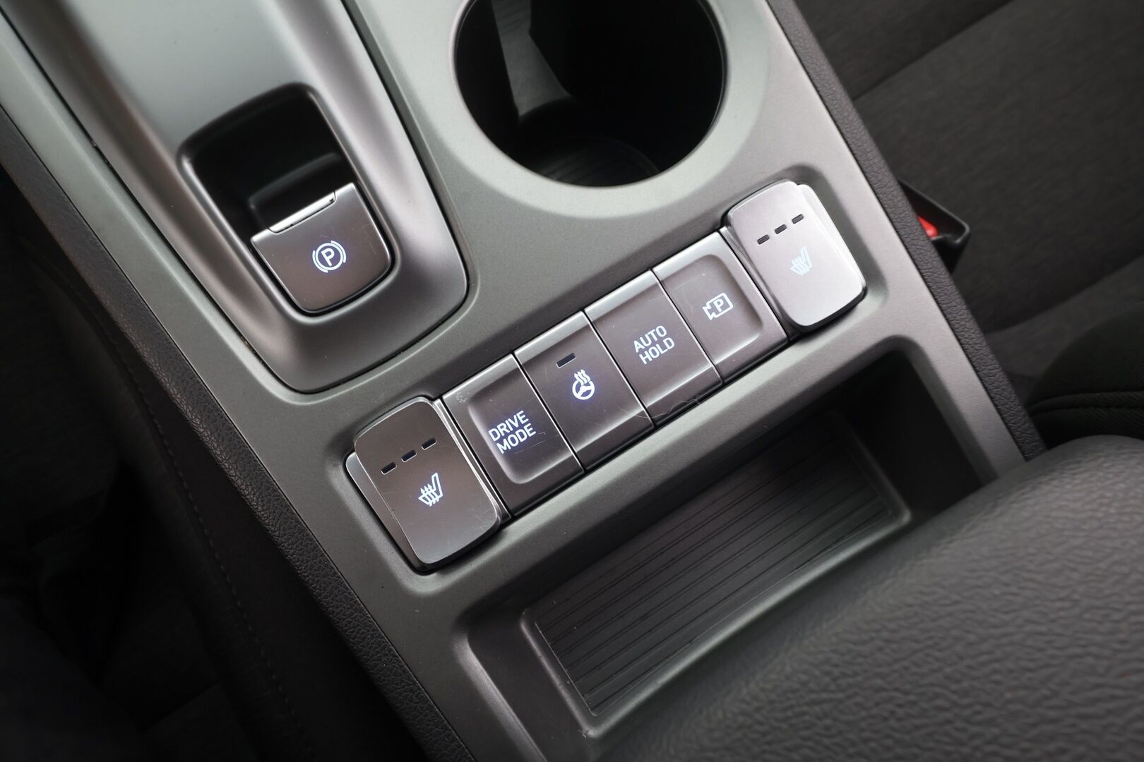 Hyundai KONA 2022 Electric 64 kWh 204 hv Comfort - | ACC | ILP | Vetokoukku | HUD | Krell | HDA | LED | Digimittaristo | P.kamera | Blind spot assist | RCTA | Lämm. ratti | Apple & Android | 