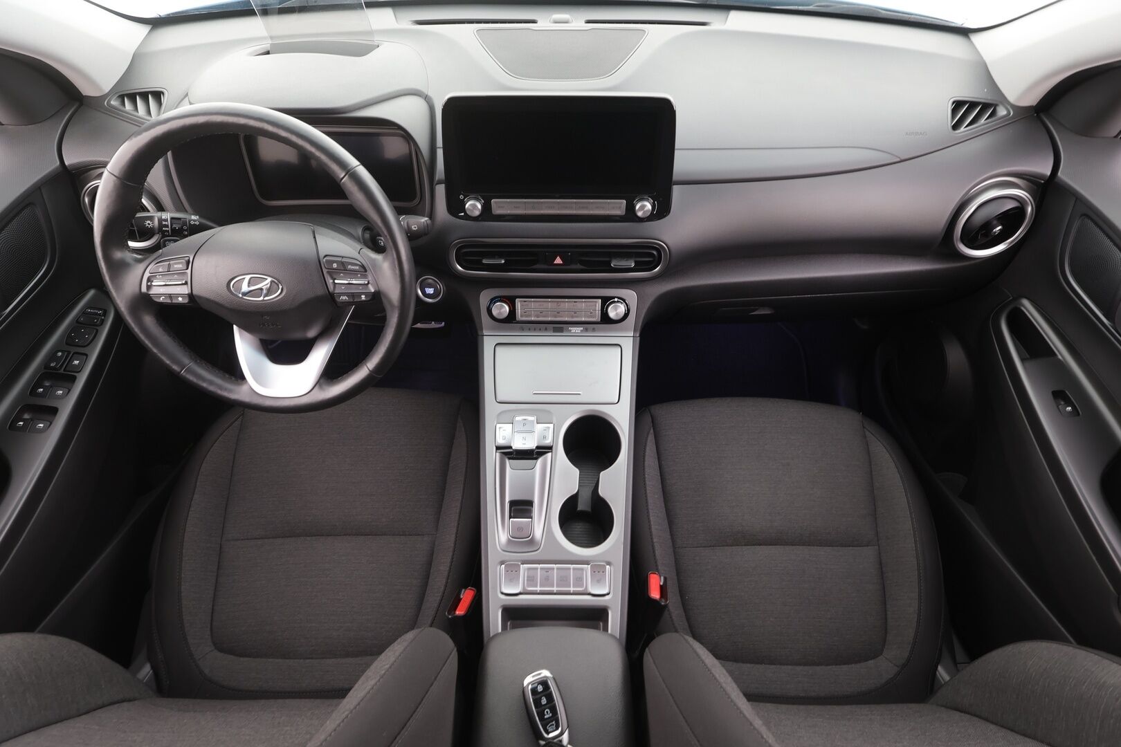 Hyundai KONA 2022 Electric 64 kWh 204 hv Comfort - | ACC | ILP | Vetokoukku | HUD | Krell | HDA | LED | Digimittaristo | P.kamera | Blind spot assist | RCTA | Lämm. ratti | Apple & Android | 