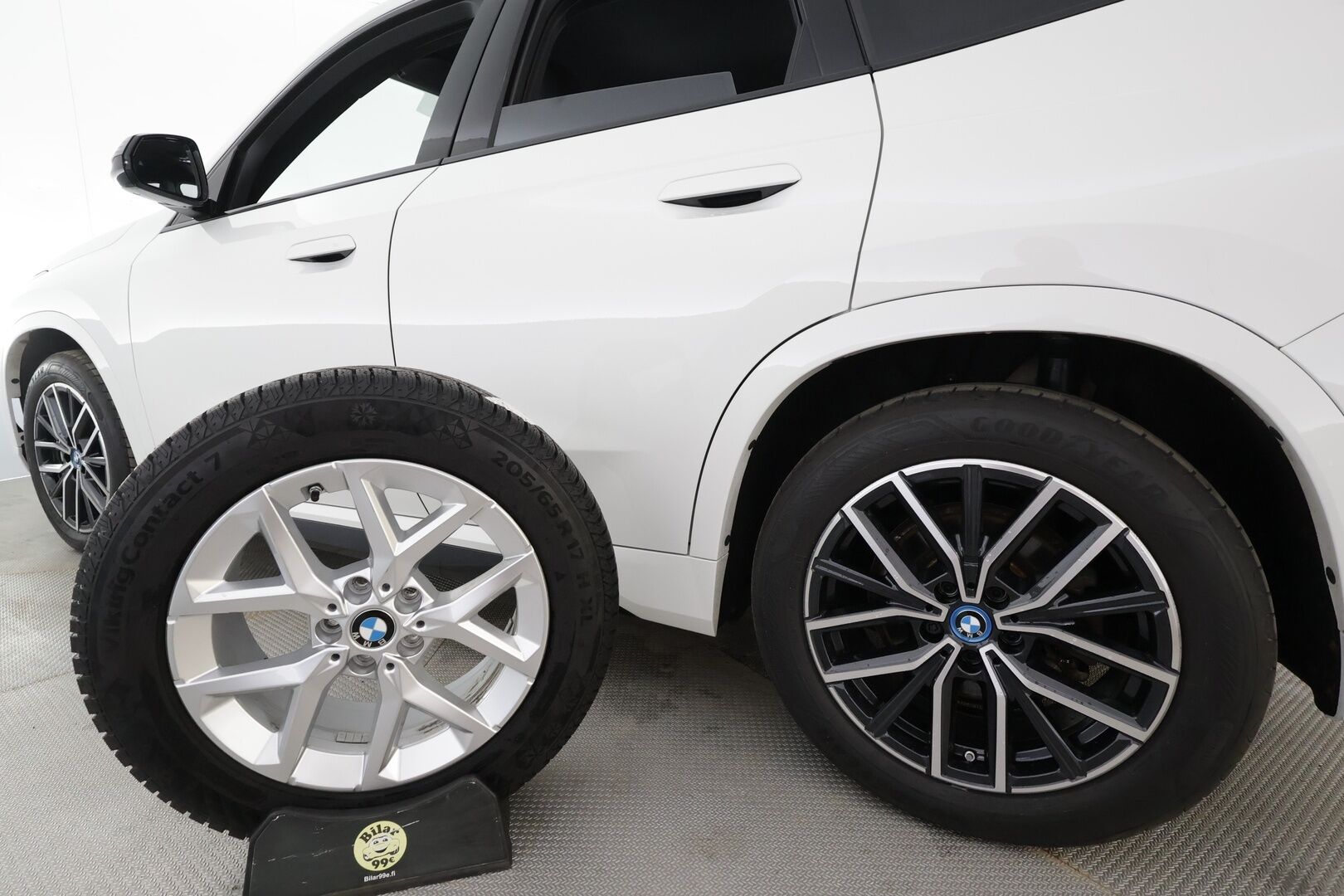 BMW iX1 2023 U11 30 xDrive M Sport - | ACC | Lisälämmitin | P.Kamera | Widescreen | Muistipenkki | LED | H/K | Sporttinahat | Comfort access | Apple&Android | Merkkihuollettu | Kahdet Renkaat |