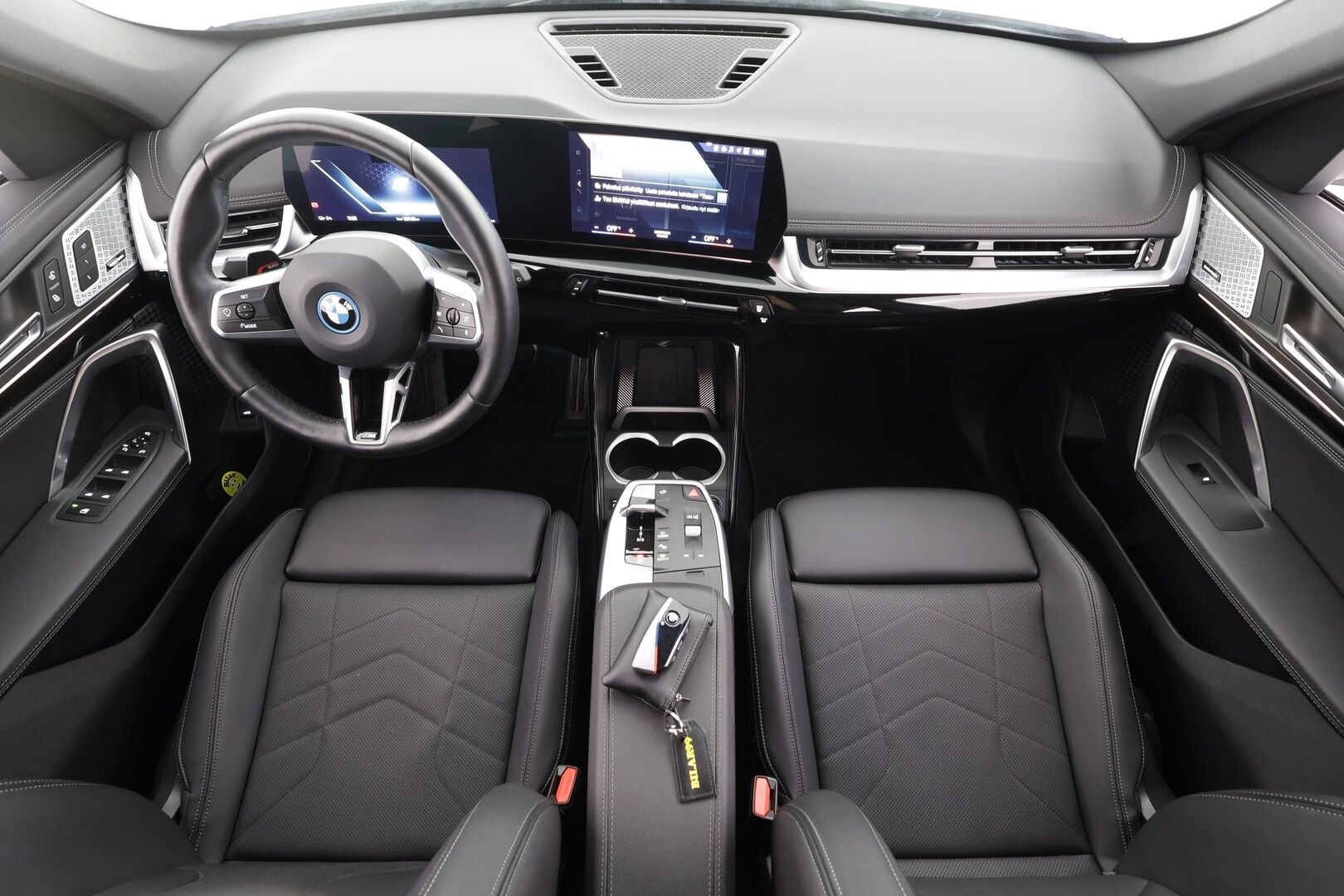 BMW iX1 2023 U11 30 xDrive M Sport - | ACC | Lisälämmitin | P.Kamera | Widescreen | Muistipenkki | LED | H/K | Sporttinahat | Comfort access | Apple&Android | Merkkihuollettu | Kahdet Renkaat |