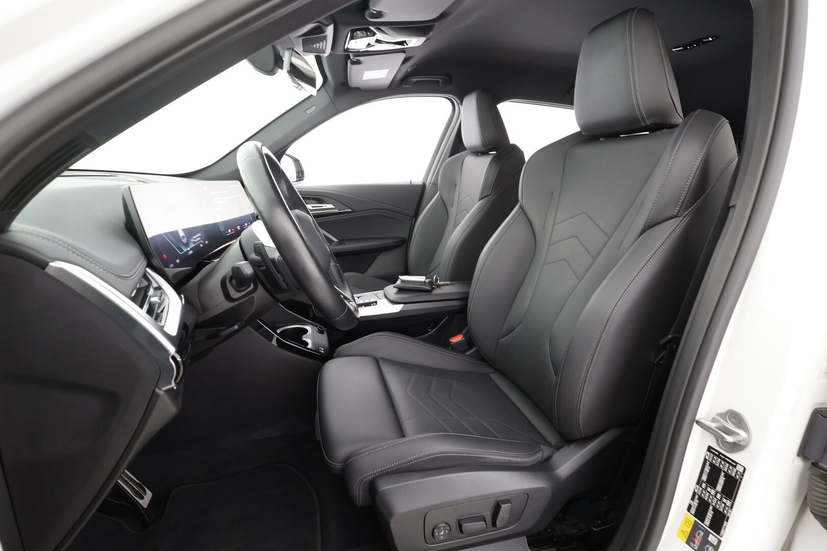 BMW iX1 2023 U11 30 xDrive M Sport - | ACC | Lisälämmitin | P.Kamera | Widescreen | Muistipenkki | LED | H/K | Sporttinahat | Comfort access | Apple&Android | Merkkihuollettu | Kahdet Renkaat |