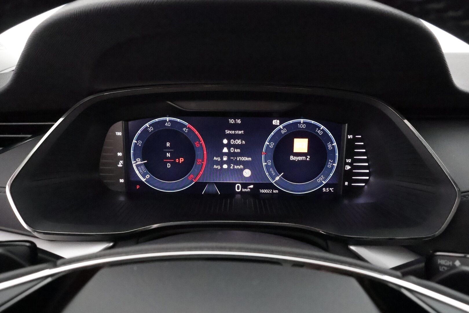 SKODA OCTAVIA 2023 Combi Ambition 2.0 TDI 110kW - ACC | Webasto | Koukku | Matrix LED | Hierovat penkit | P.kamera ja tutkat | Ambient | KeyLess | Navi 