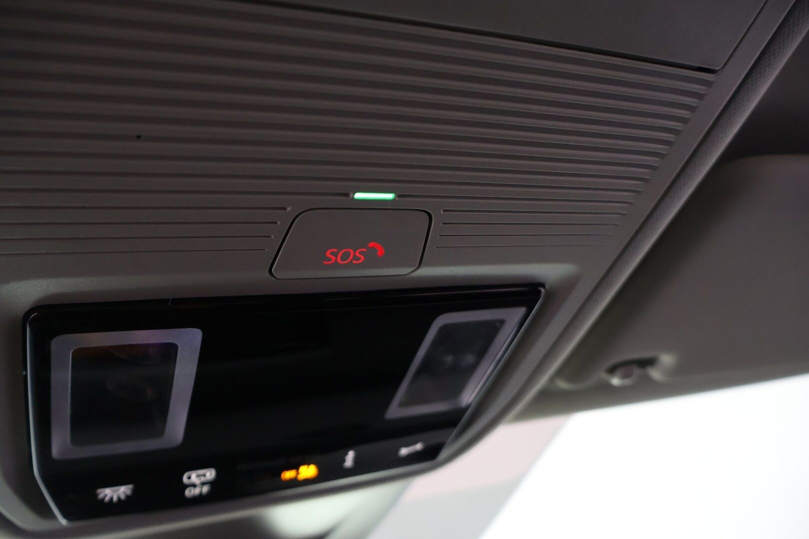 SKODA OCTAVIA 2023 Combi Ambition 2.0 TDI 110kW - ACC | Webasto | Koukku | Matrix LED | Hierovat penkit | P.kamera ja tutkat | Ambient | KeyLess | Navi 