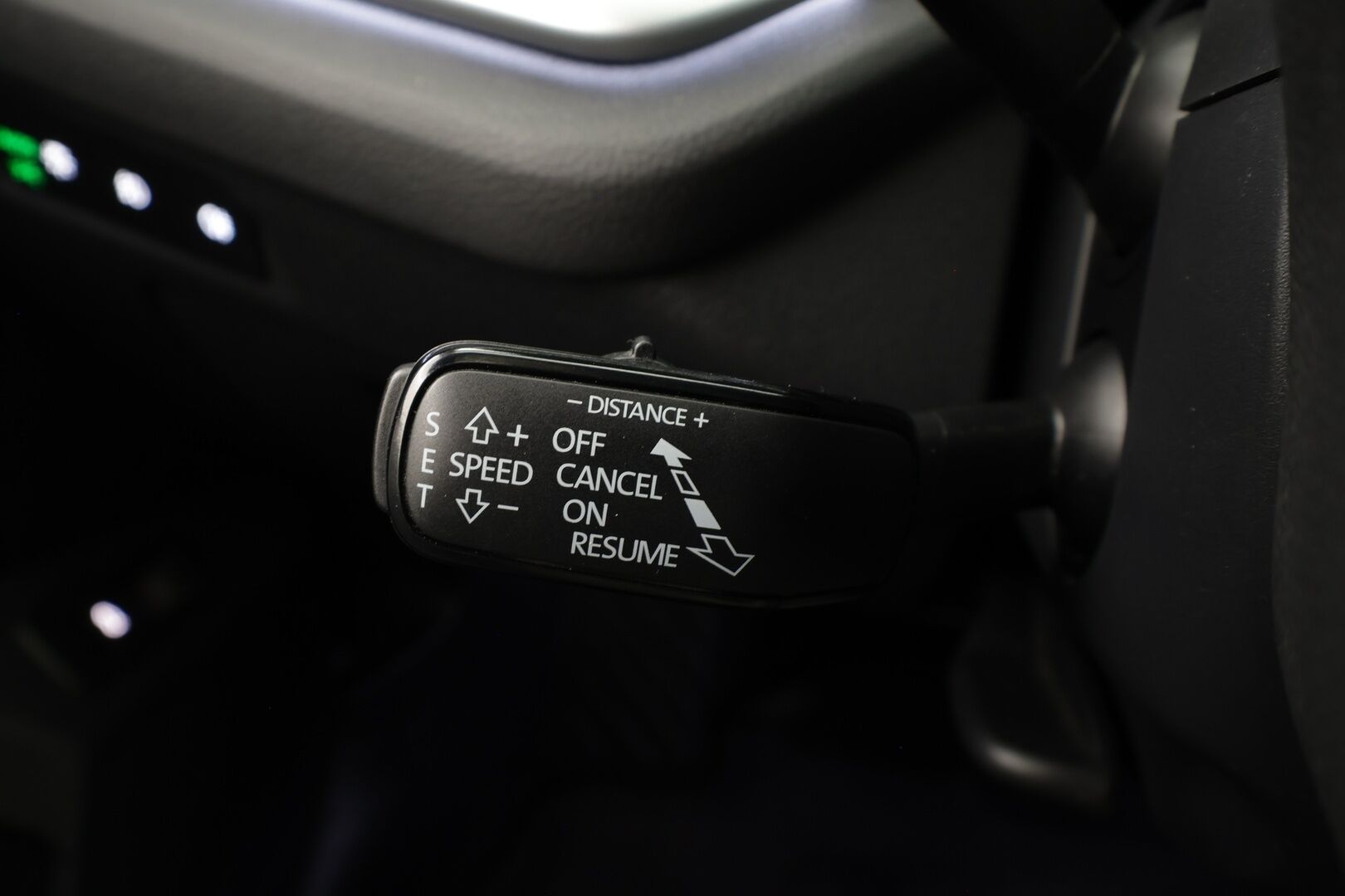 SKODA OCTAVIA 2023 Combi Ambition 2.0 TDI 110kW - ACC | Webasto | Koukku | Matrix LED | Hierovat penkit | P.kamera ja tutkat | Ambient | KeyLess | Navi 