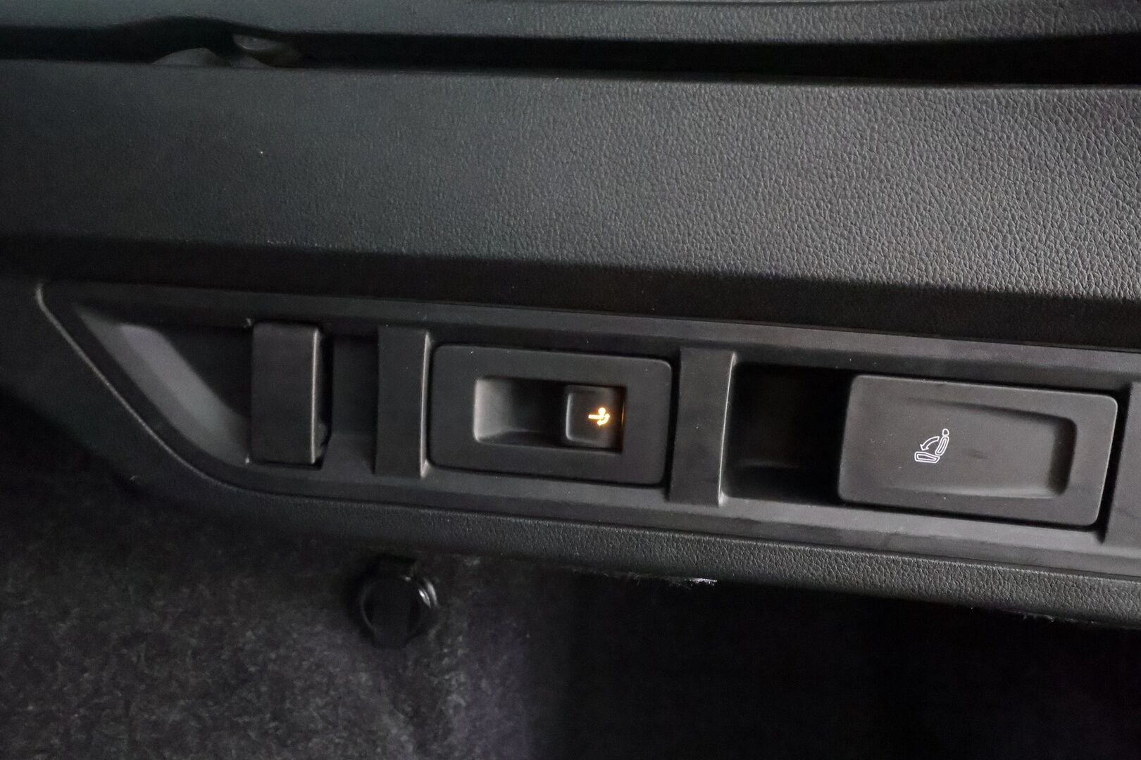 SKODA OCTAVIA 2023 Combi Ambition 2.0 TDI 110kW - ACC | Webasto | Koukku | Matrix LED | Hierovat penkit | P.kamera ja tutkat | Ambient | KeyLess | Navi 