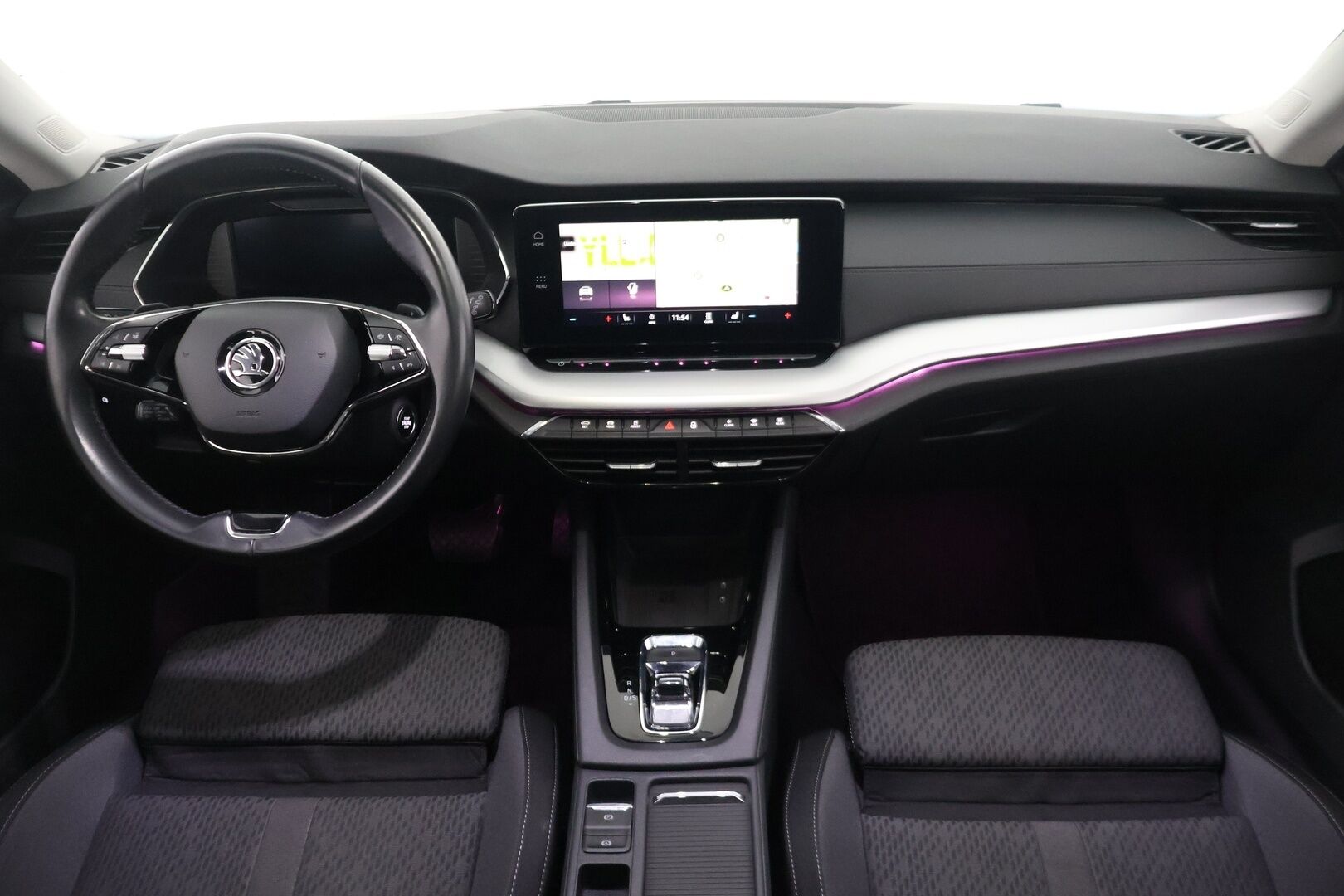 SKODA OCTAVIA 2023 Combi Ambition 2.0 TDI 110kW - ACC | Webasto | Koukku | Matrix LED | Hierovat penkit | P.kamera ja tutkat | Ambient | KeyLess | Navi 
