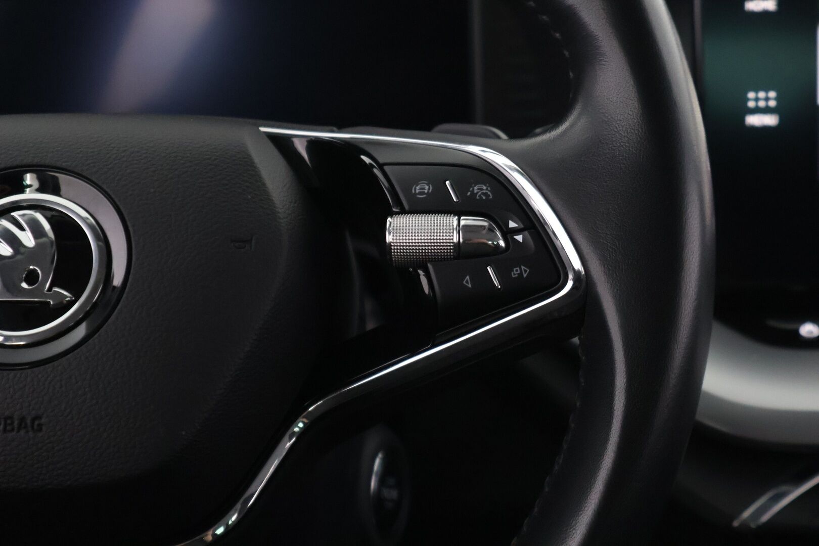 SKODA OCTAVIA 2023 Combi Ambition 2.0 TDI 110kW - ACC | Webasto | Koukku | Matrix LED | Hierovat penkit | P.kamera ja tutkat | Ambient | KeyLess | Navi 