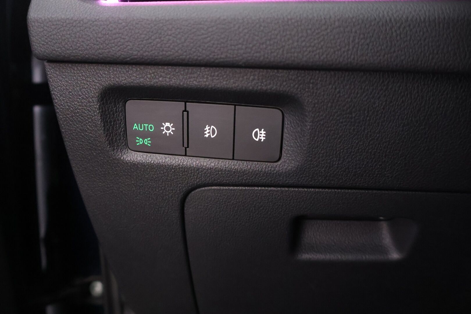 SKODA OCTAVIA 2023 Combi Ambition 2.0 TDI 110kW - ACC | Webasto | Koukku | Matrix LED | Hierovat penkit | P.kamera ja tutkat | Ambient | KeyLess | Navi 