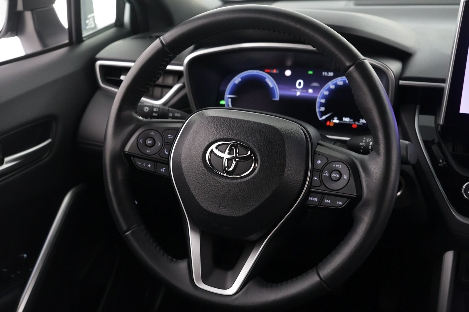 TOYOTA COROLLA CROSS 2024 2.0 Hybrid AWD-i Launch Edition - | ACC | LED | P.kamera | Navi | Kaistavahti | Digimittaristo | Keyless |