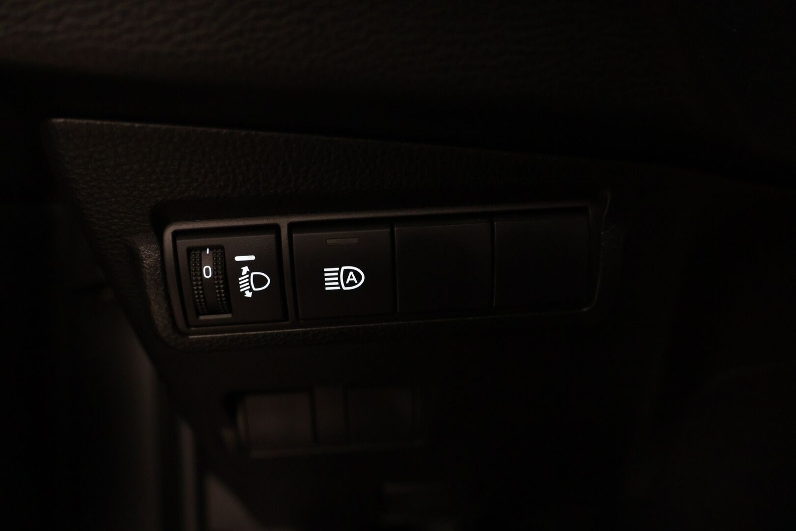 TOYOTA COROLLA CROSS 2024 2.0 Hybrid AWD-i Launch Edition - | ACC | LED | P.kamera | Navi | Kaistavahti | Digimittaristo | Keyless |