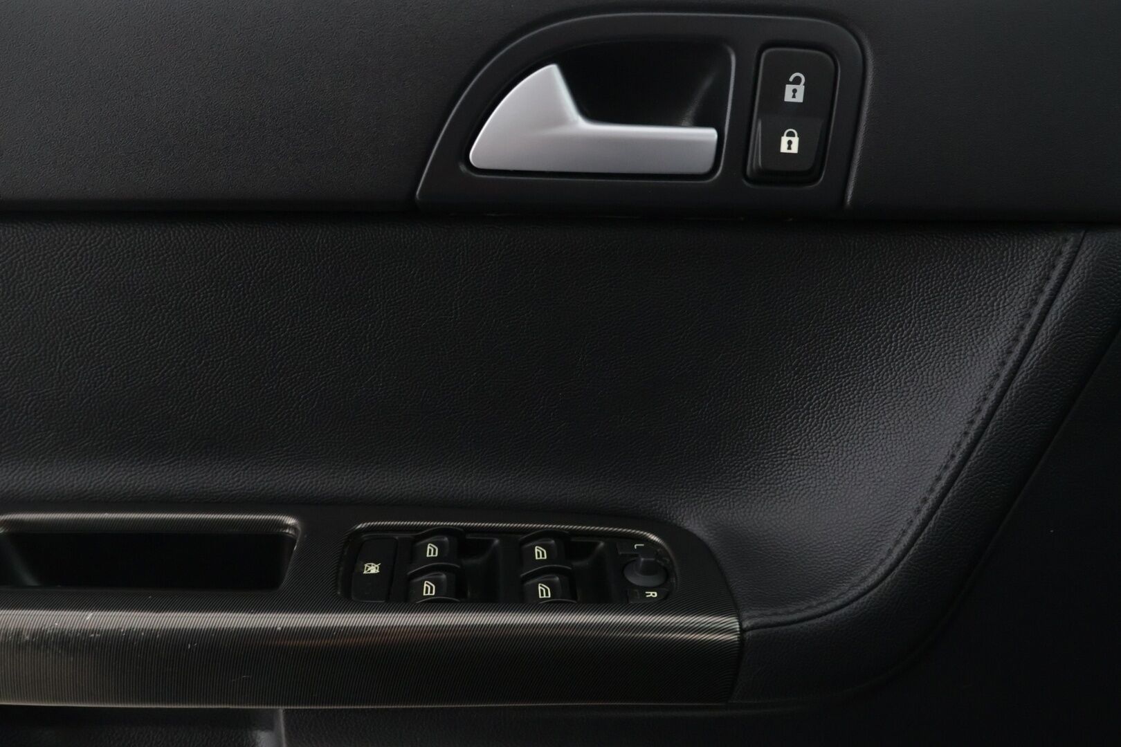 TOYOTA COROLLA CROSS 2024 2.0 Hybrid AWD-i Launch Edition - | ACC | LED | P.kamera | Navi | Kaistavahti | Digimittaristo | Keyless |