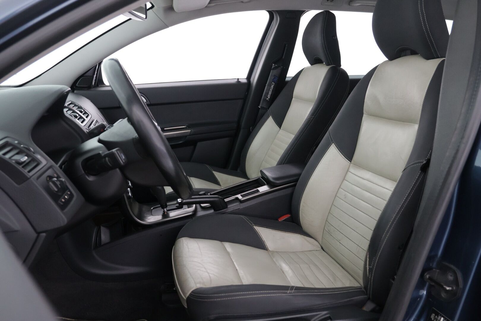 TOYOTA COROLLA CROSS 2024 2.0 Hybrid AWD-i Launch Edition - | ACC | LED | P.kamera | Navi | Kaistavahti | Digimittaristo | Keyless |