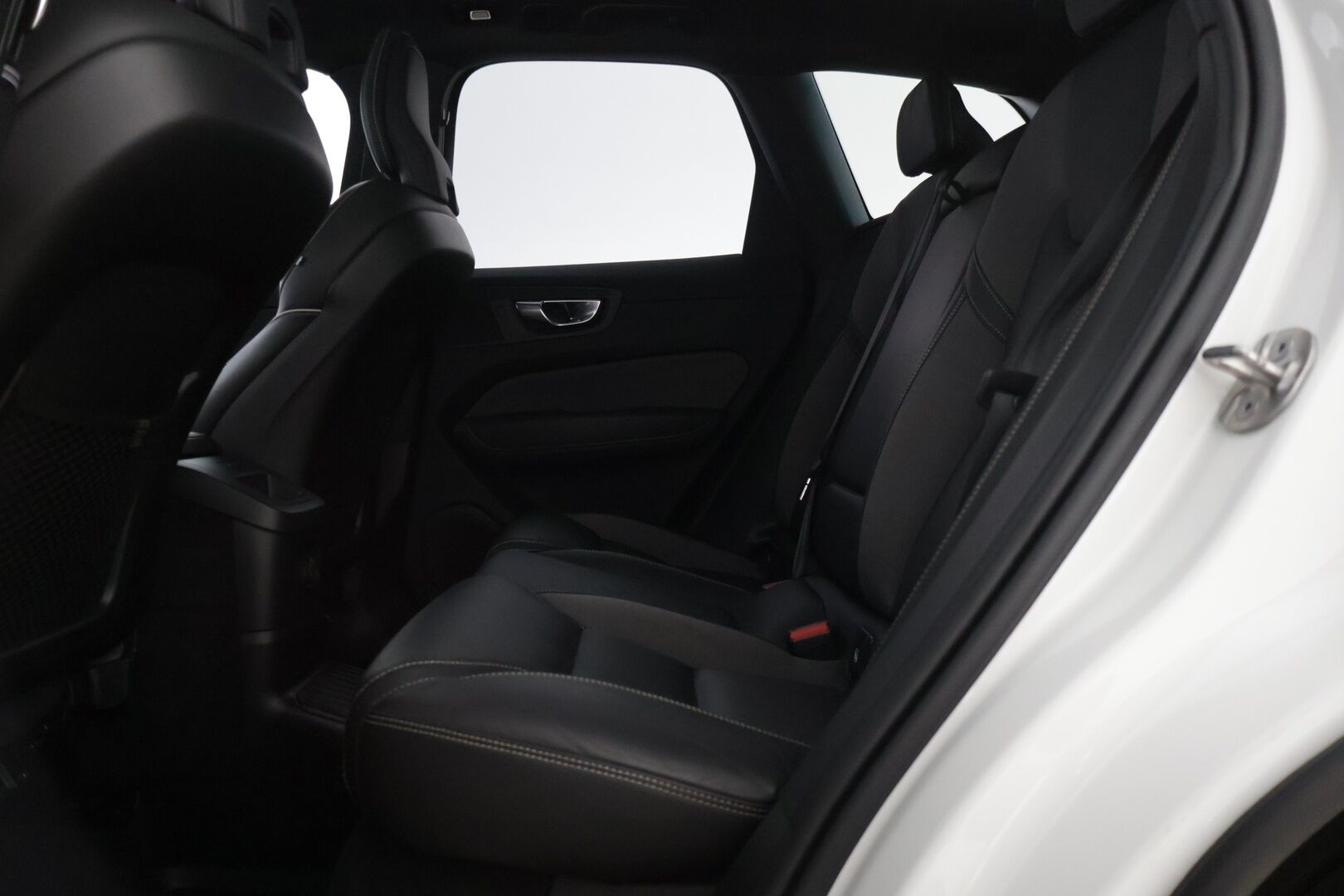 Volvo XC60 2023 XC60 Farmari (AC) 5ov 1969cm3 A - | Dark Plus | 360 kamera | Harman Kardon | Full LED | Pilot Assist | Sähköpenkit muistilla | Merkkiliikkeen huollot | 
