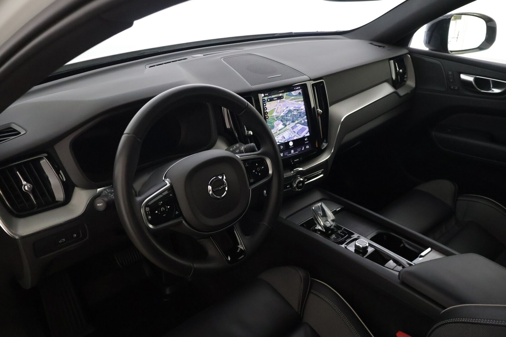 Volvo XC60 2023 XC60 Farmari (AC) 5ov 1969cm3 A - | Dark Plus | 360 kamera | Harman Kardon | Full LED | Pilot Assist | Sähköpenkit muistilla | Merkkiliikkeen huollot | 