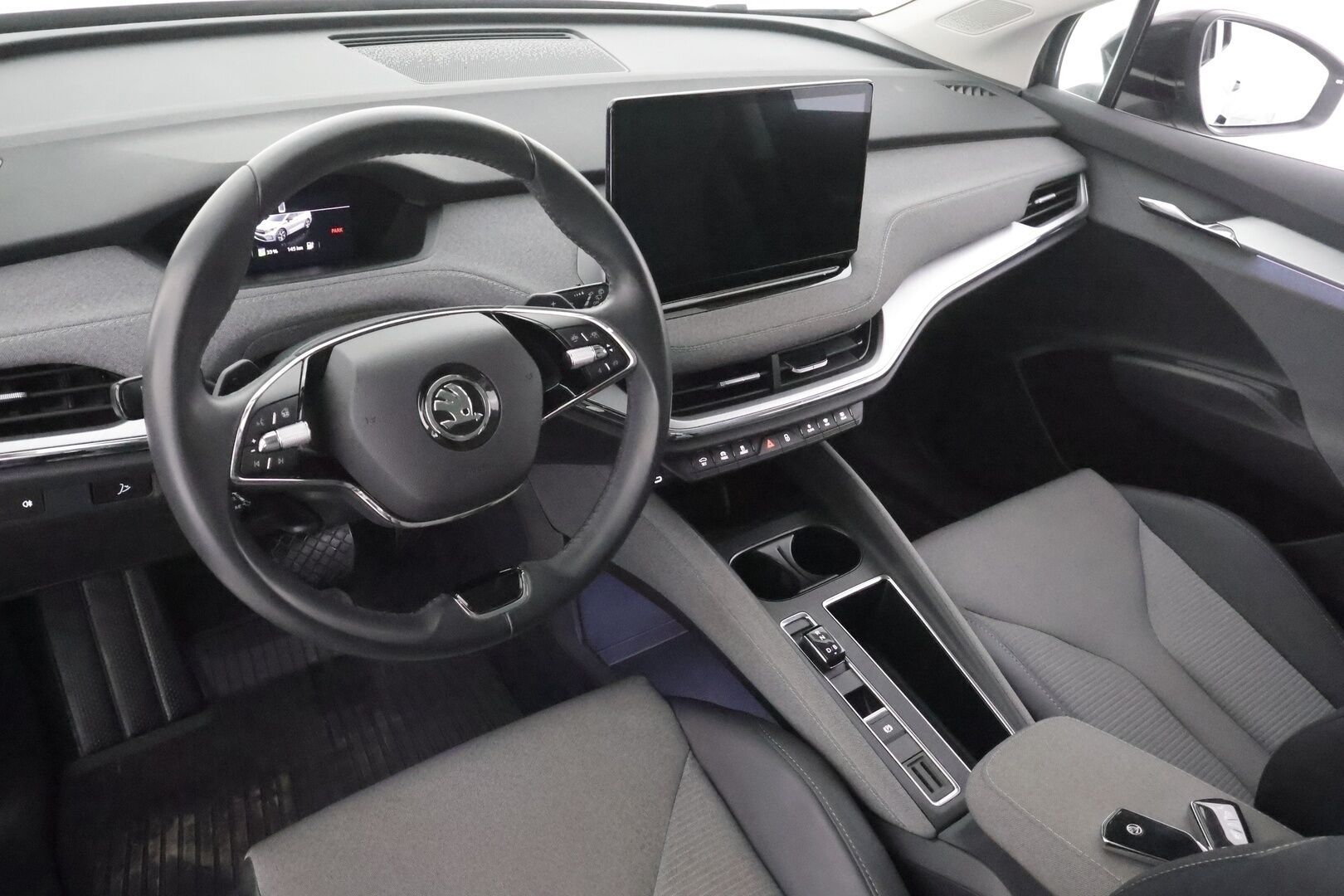 SKODA ENYAQ 2023 IV80 204hv Coupe Pluspaket - | ACC | ILP | Koukku | Matrix-LED | Lasikatto | Muistipenkki | Keyless |