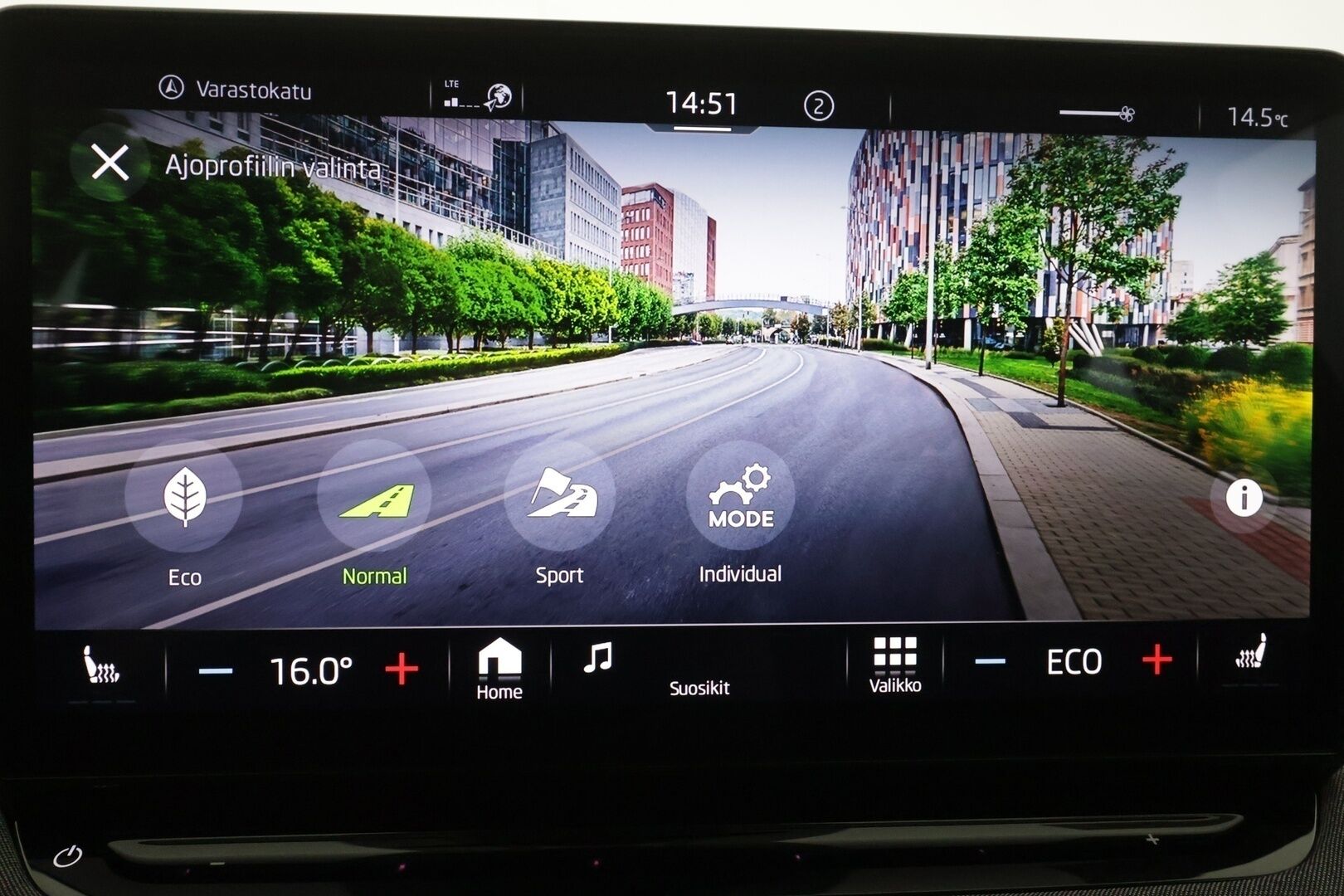 SKODA ENYAQ 2023 IV80 204hv Coupe Pluspaket - | ACC | ILP | Koukku | Matrix-LED | Lasikatto | Muistipenkki | Keyless |