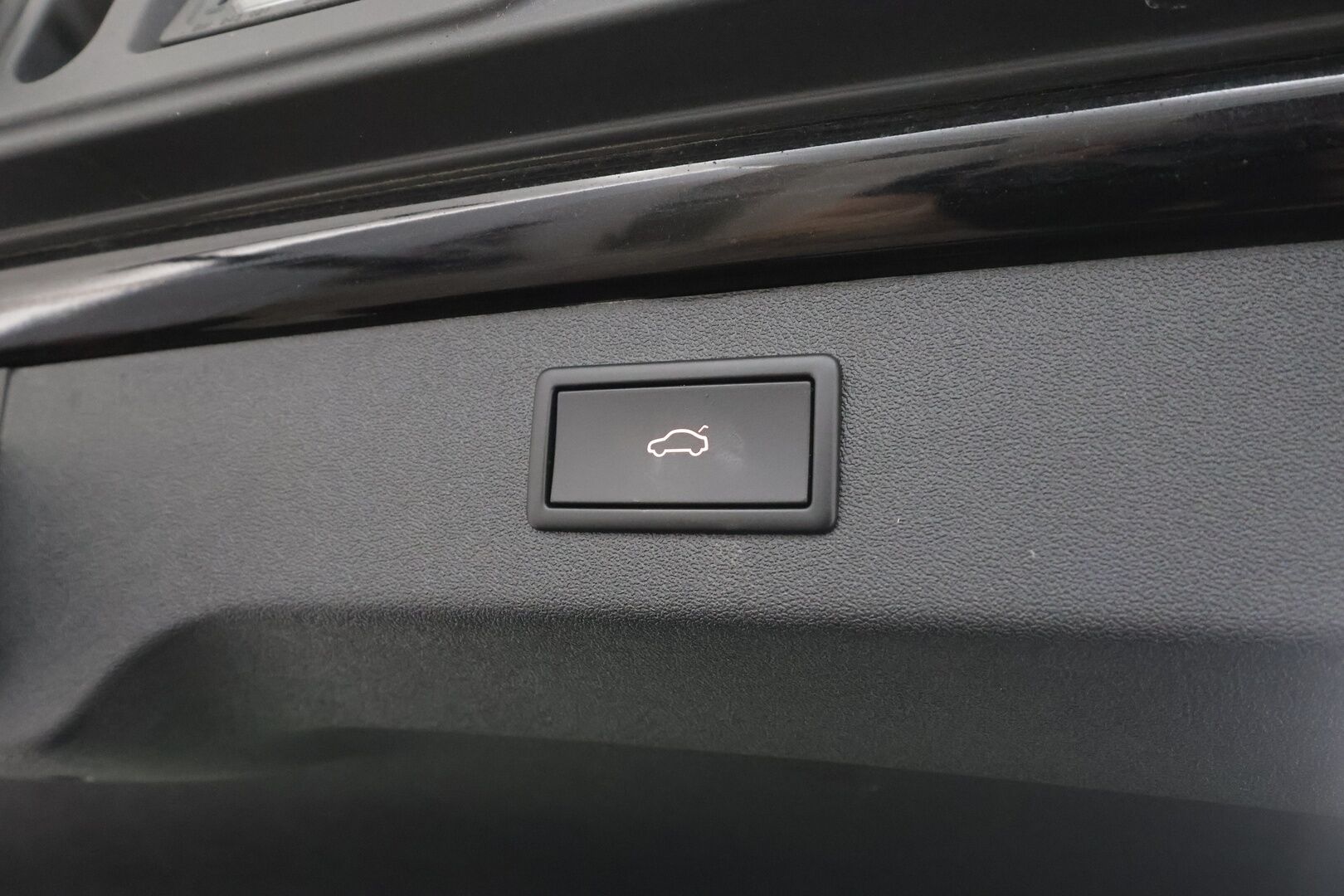 SKODA ENYAQ 2023 IV80 204hv Coupe Pluspaket - | ACC | ILP | Koukku | Matrix-LED | Lasikatto | Muistipenkki | Keyless |