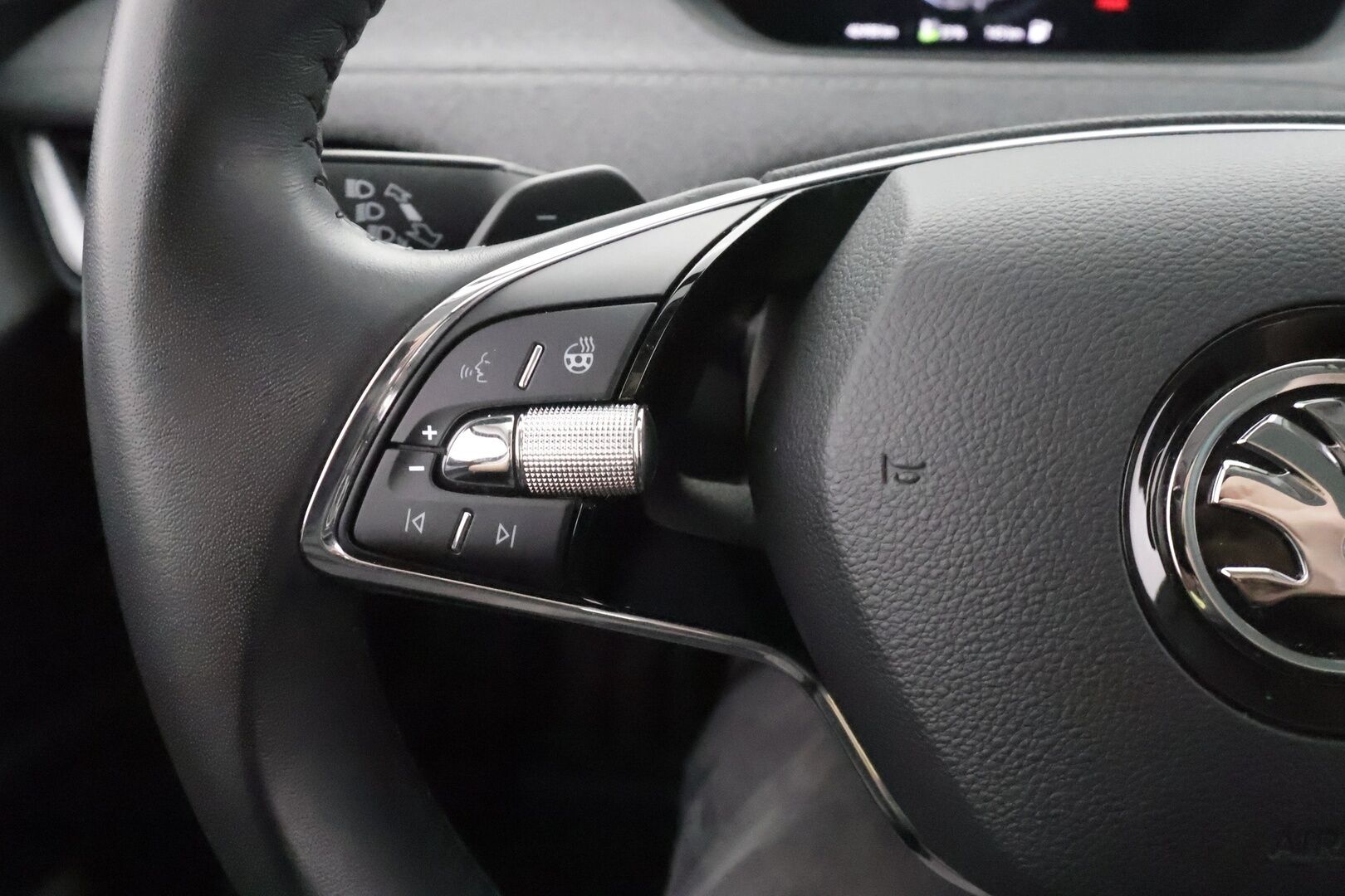 SKODA ENYAQ 2023 IV80 204hv Coupe Pluspaket - | ACC | ILP | Koukku | Matrix-LED | Lasikatto | Muistipenkki | Keyless |