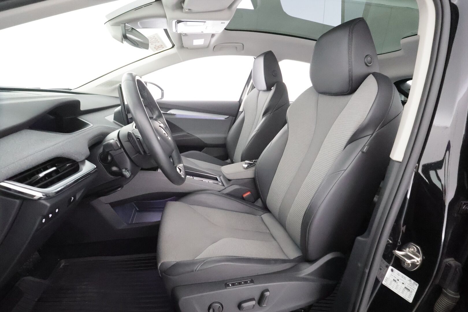 SKODA ENYAQ 2023 IV80 204hv Coupe Pluspaket - | ACC | ILP | Koukku | Matrix-LED | Lasikatto | Muistipenkki | Keyless |