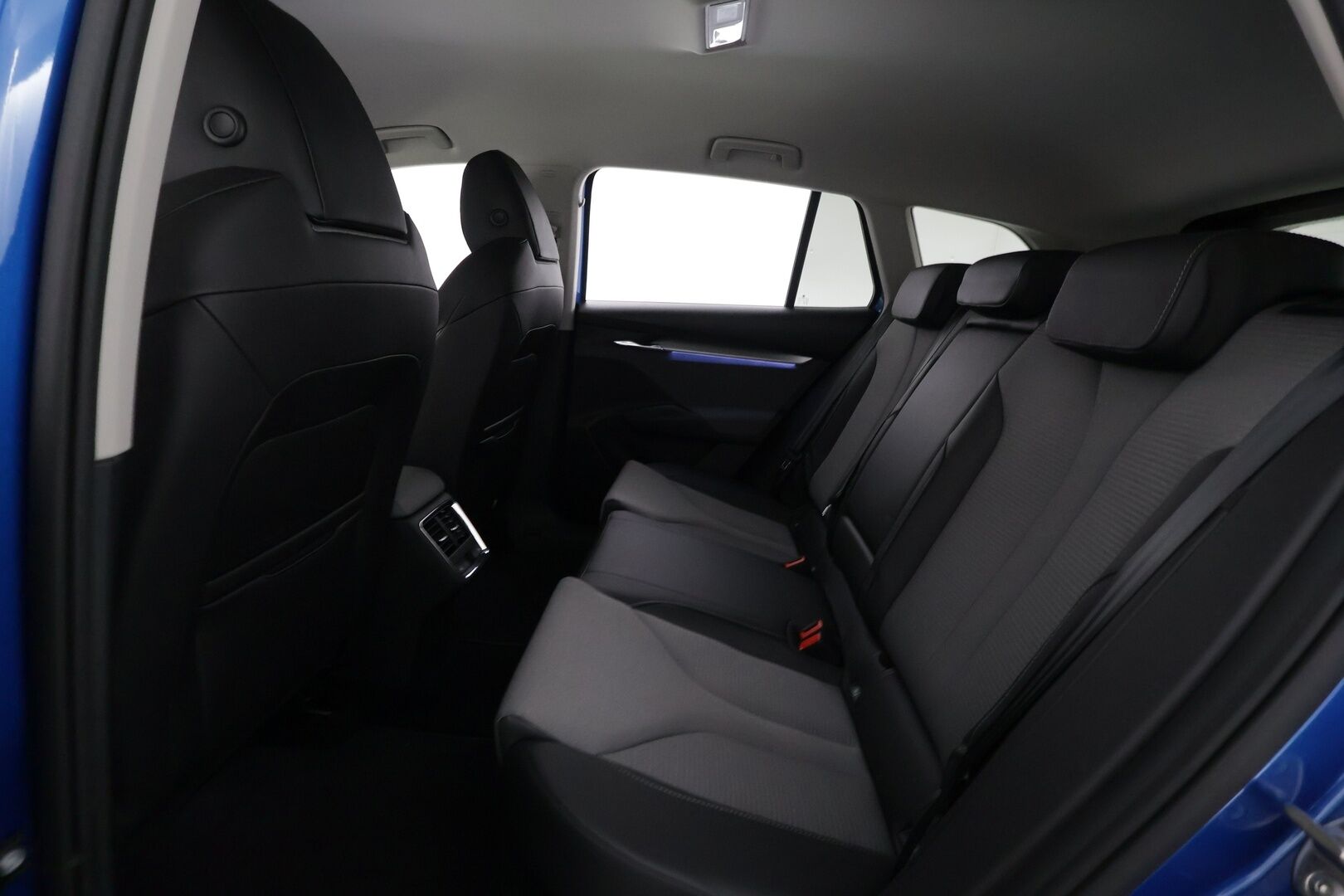 SKODA ENYAQ 2023 80iV 150kW - | ILP | ACC | LED | 360 | Kaistavahti | Digimittaristo | Keyless | Ratinlämmitys | Navi | 2x Latauskaapelit | Kahdet renkaat | Merkkihuollot | 