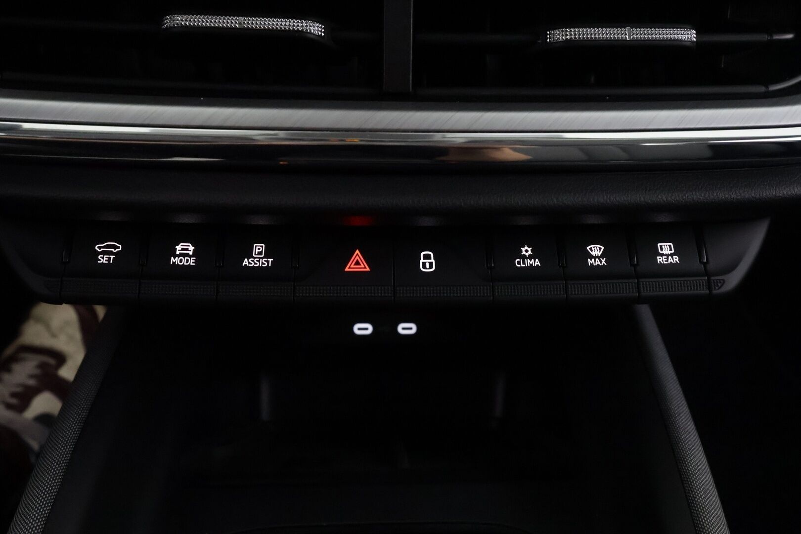 SKODA ENYAQ 2023 80iV 150kW - | ILP | ACC | LED | 360 | Kaistavahti | Digimittaristo | Keyless | Ratinlämmitys | Navi | 2x Latauskaapelit | Kahdet renkaat | Merkkihuollot | 