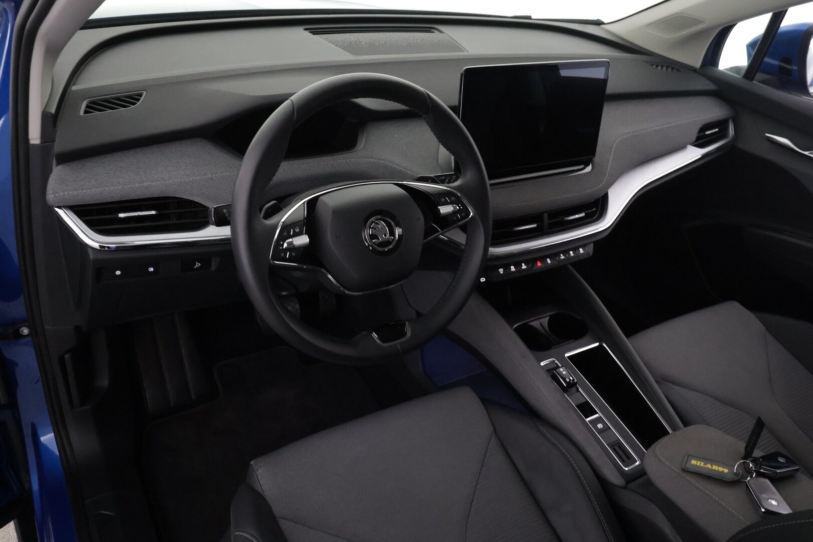 SKODA ENYAQ 2023 80iV 150kW - | ILP | ACC | LED | 360 | Kaistavahti | Digimittaristo | Keyless | Ratinlämmitys | Navi | 2x Latauskaapelit | Kahdet renkaat | Merkkihuollot | 