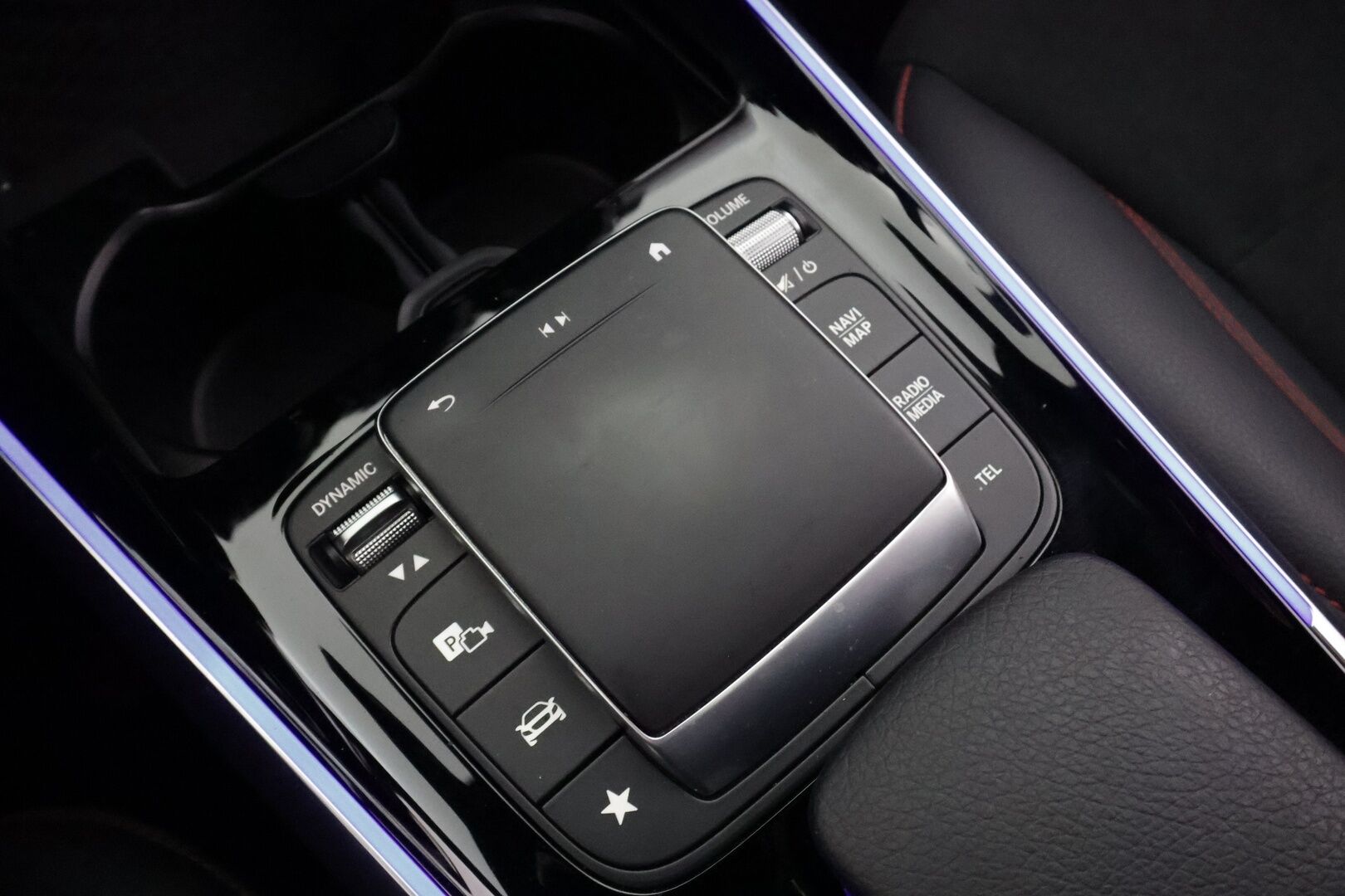 Mercedes-Benz EQB 2022 350 4MATIC AMG - | ILP | Widescreen | HUD | Distronic | P.Kamera | Nahka-Alcantara | LED-HP | Katveavustin | Kaistavahti | Navi | Keyless | Kahdet renkaat | 