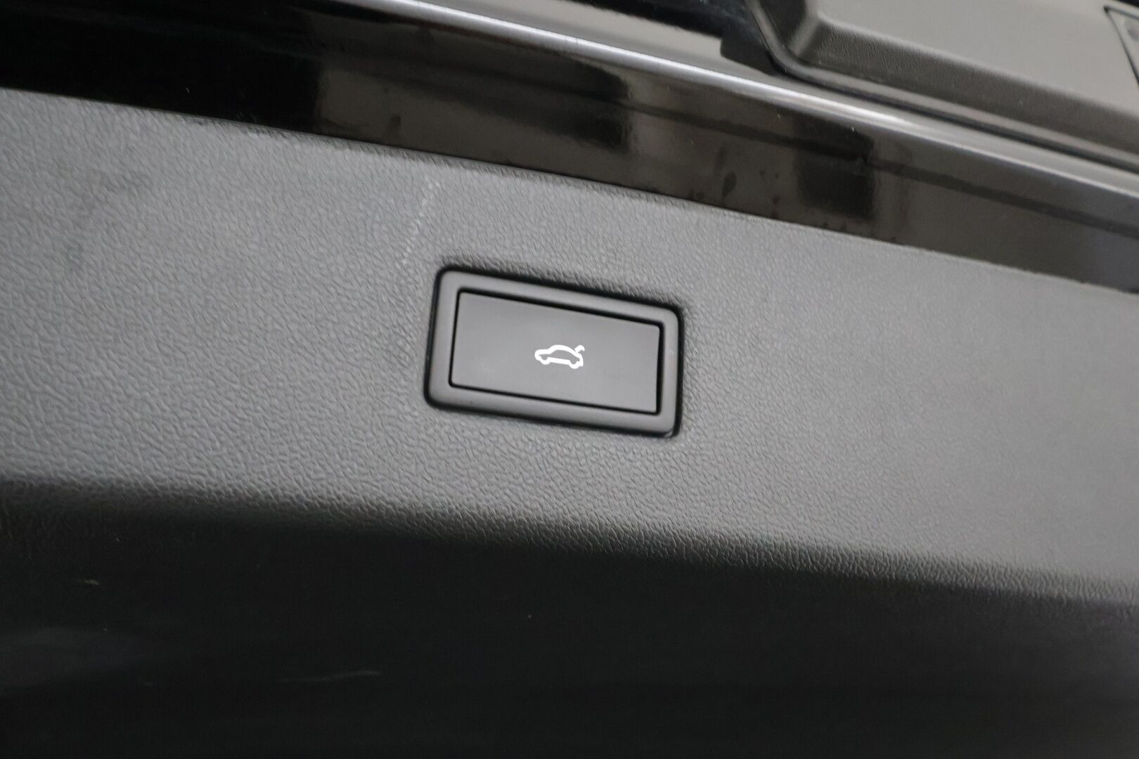 FORD EXPLORER 2024 RWD Extended Range 77 kWh 286 hv Premium - | ACC | B&O | Matrix | HUD | 360° | Muistipenkit hieronnalla | Ambient light | Lämm. ratti | Keyless | Ajolinja-avustin | BSM | Sähk. takaluukku |