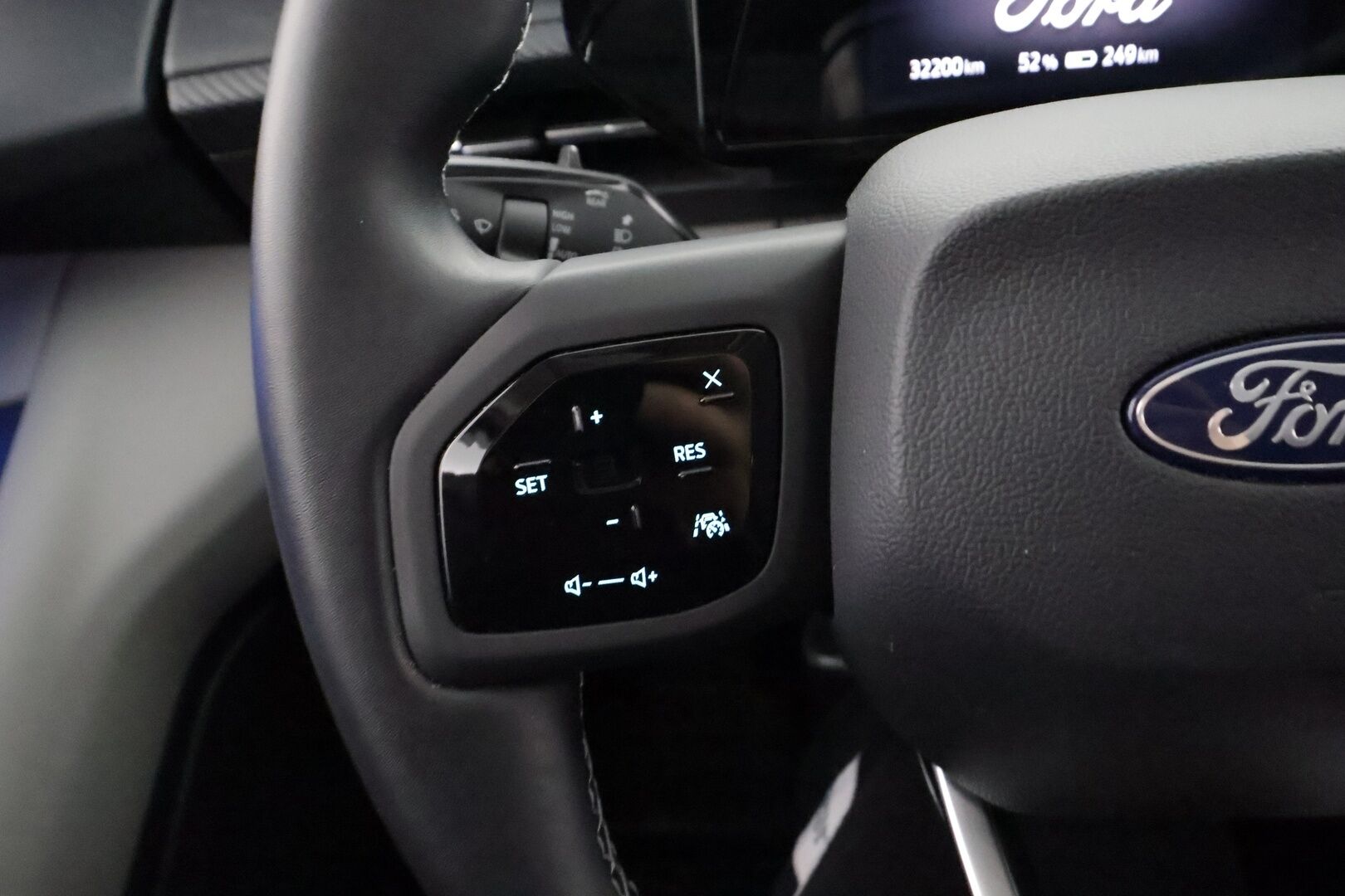 FORD EXPLORER 2024 RWD Extended Range 77 kWh 286 hv Premium - | ACC | B&O | Matrix | HUD | 360° | Muistipenkit hieronnalla | Ambient light | Lämm. ratti | Keyless | Ajolinja-avustin | BSM | Sähk. takaluukku |