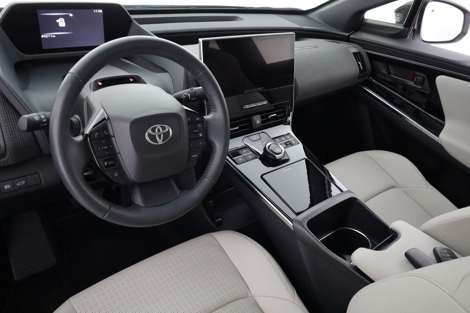TOYOTA BZ4X 2024 Style AWD - | ACC | LED | 360-Kamera | Ilmastoidut Nahat | Ratinlämmitys | Panorama | Muistipenkki | Apple&Android |