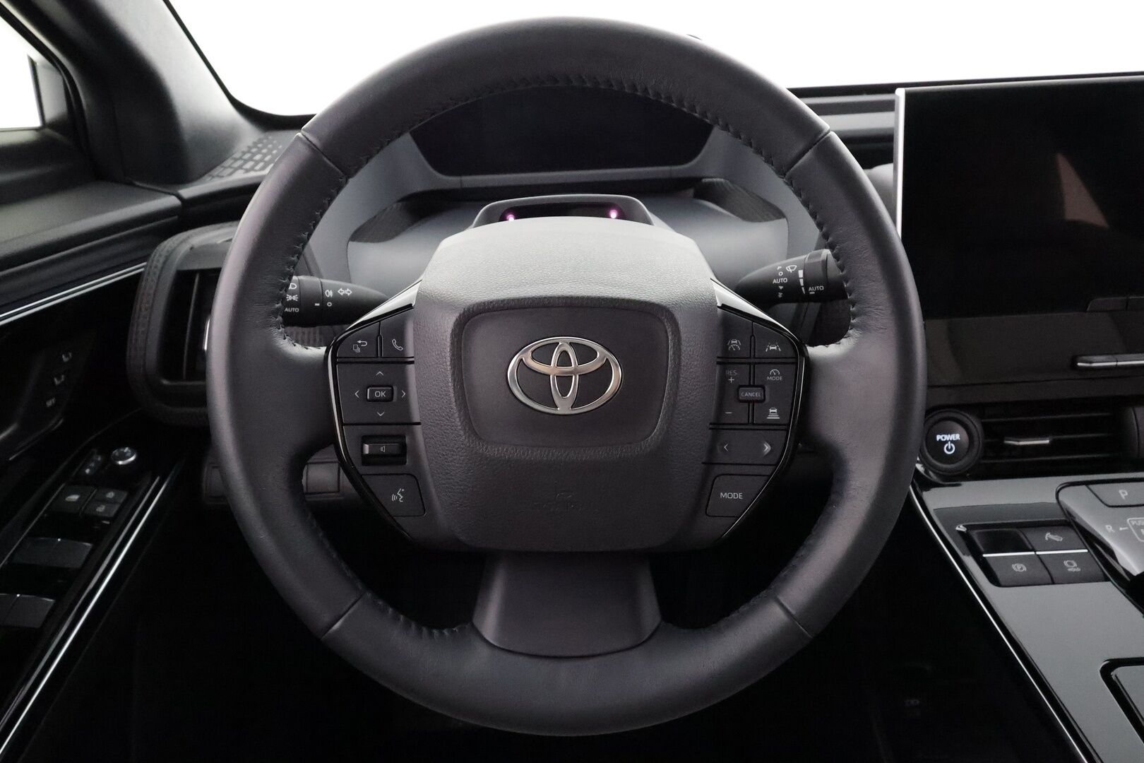TOYOTA BZ4X 2024 Style AWD - | ACC | LED | 360-Kamera | Ilmastoidut Nahat | Ratinlämmitys | Panorama | Muistipenkki | Apple&Android |