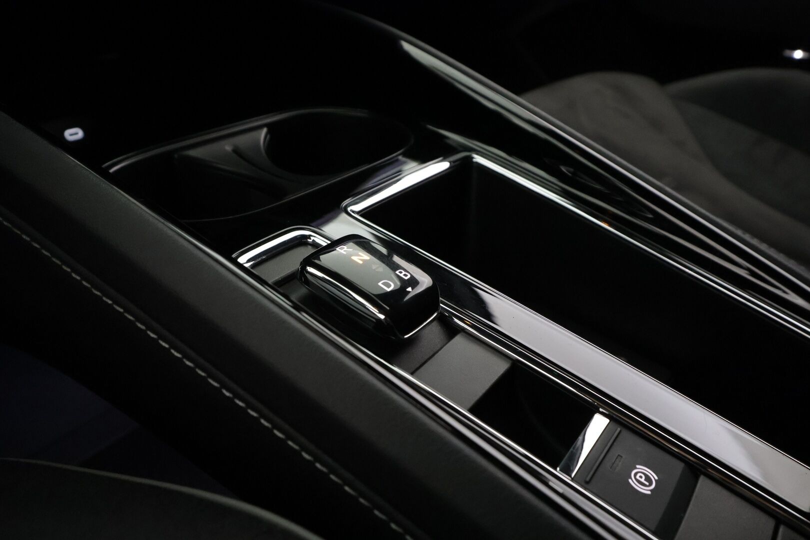 SKODA ENYAQ 2023 80x 4x4 SportLine  - | ACC | ILP | Koukku | Canton | Matrix-LED | Muistipenkki | Ratinlämmitys | Puolinahat | P.Kamera | Merkkihuollettu |