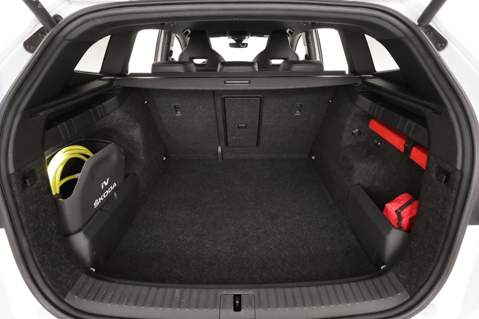 SKODA ENYAQ 2023 80x 4x4 SportLine  - | ACC | ILP | Koukku | Canton | Matrix-LED | Muistipenkki | Ratinlämmitys | Puolinahat | P.Kamera | Merkkihuollettu |