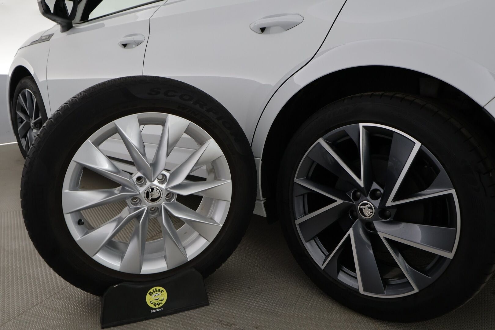 SKODA ENYAQ 2023 80x 4x4 SportLine  - | ACC | ILP | Koukku | Canton | Matrix-LED | Muistipenkki | Ratinlämmitys | Puolinahat | P.Kamera | Merkkihuollettu |